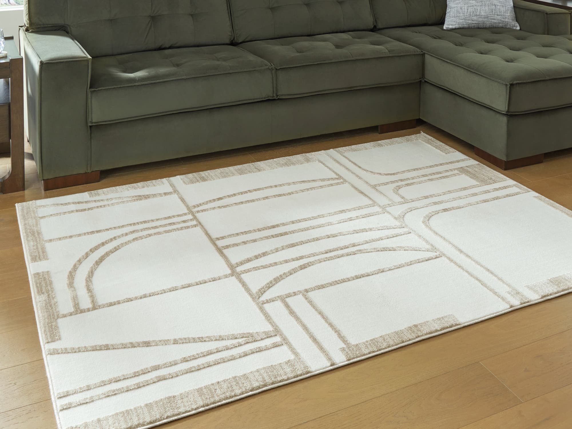 Farongrove Ivory/Beige 5’3″ x 7′ Area Rug