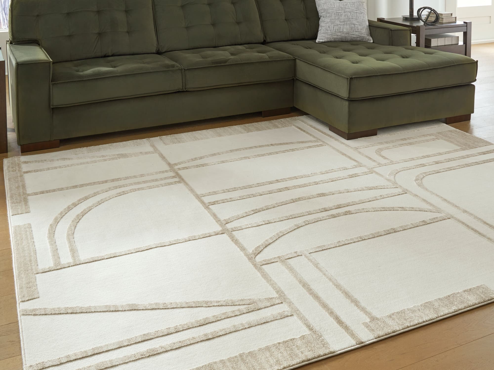 Farongrove Ivory/Beige 7’10” x 10′ Area Rug