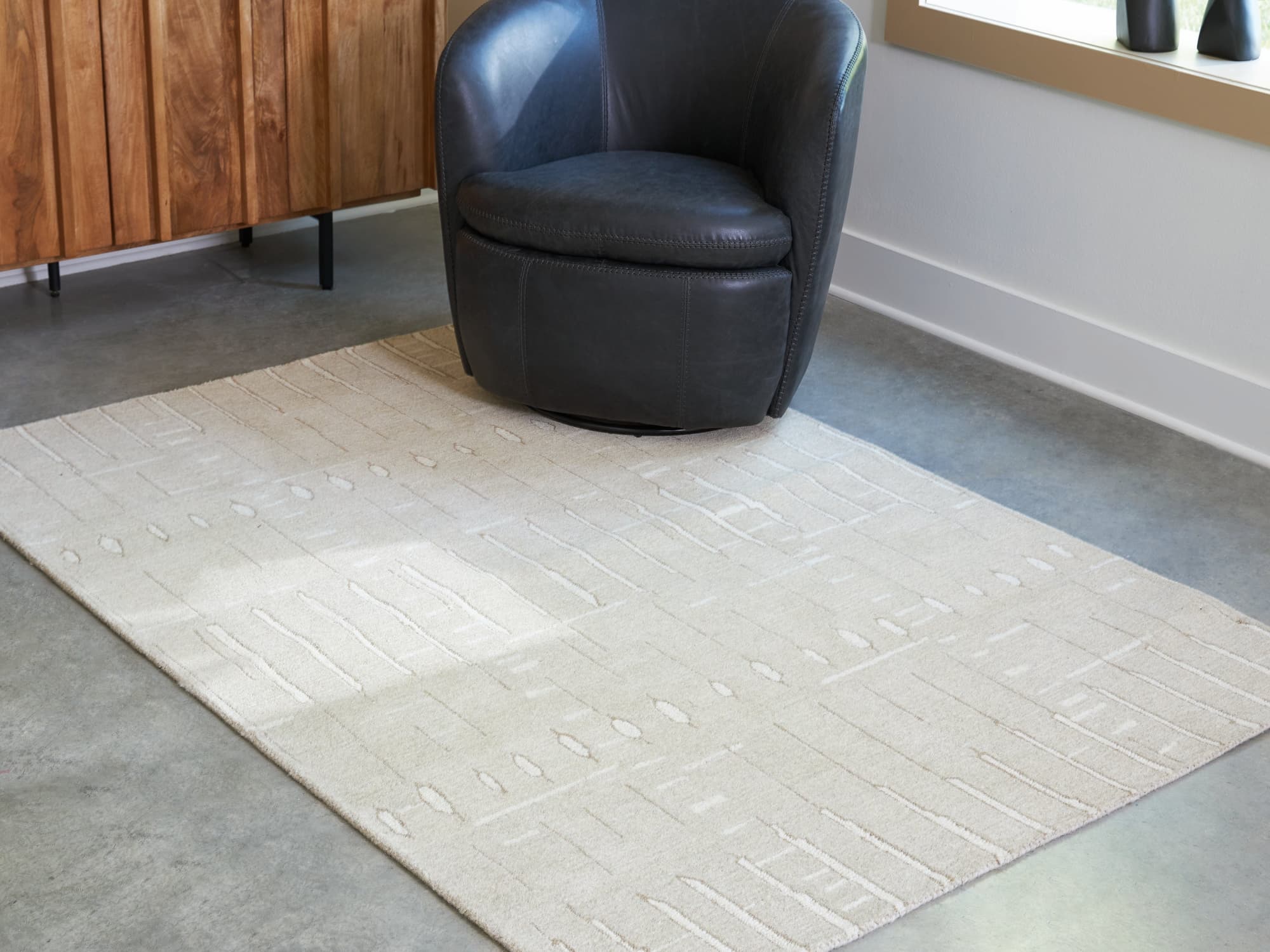 Wolbert Tan/Ivory 5′ x 7′ Area Rug