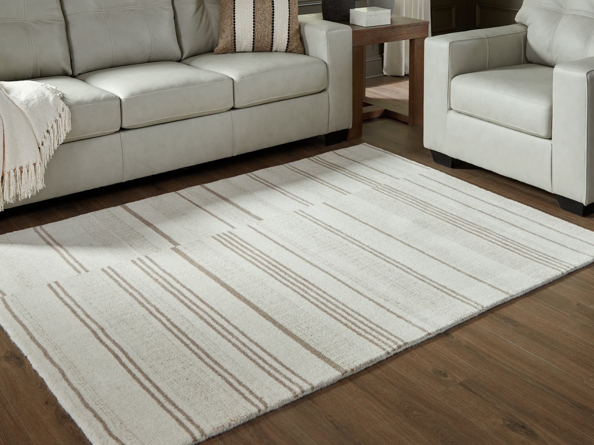 Gadence Ivory/Tan 5′ x 7′ Area Rug
