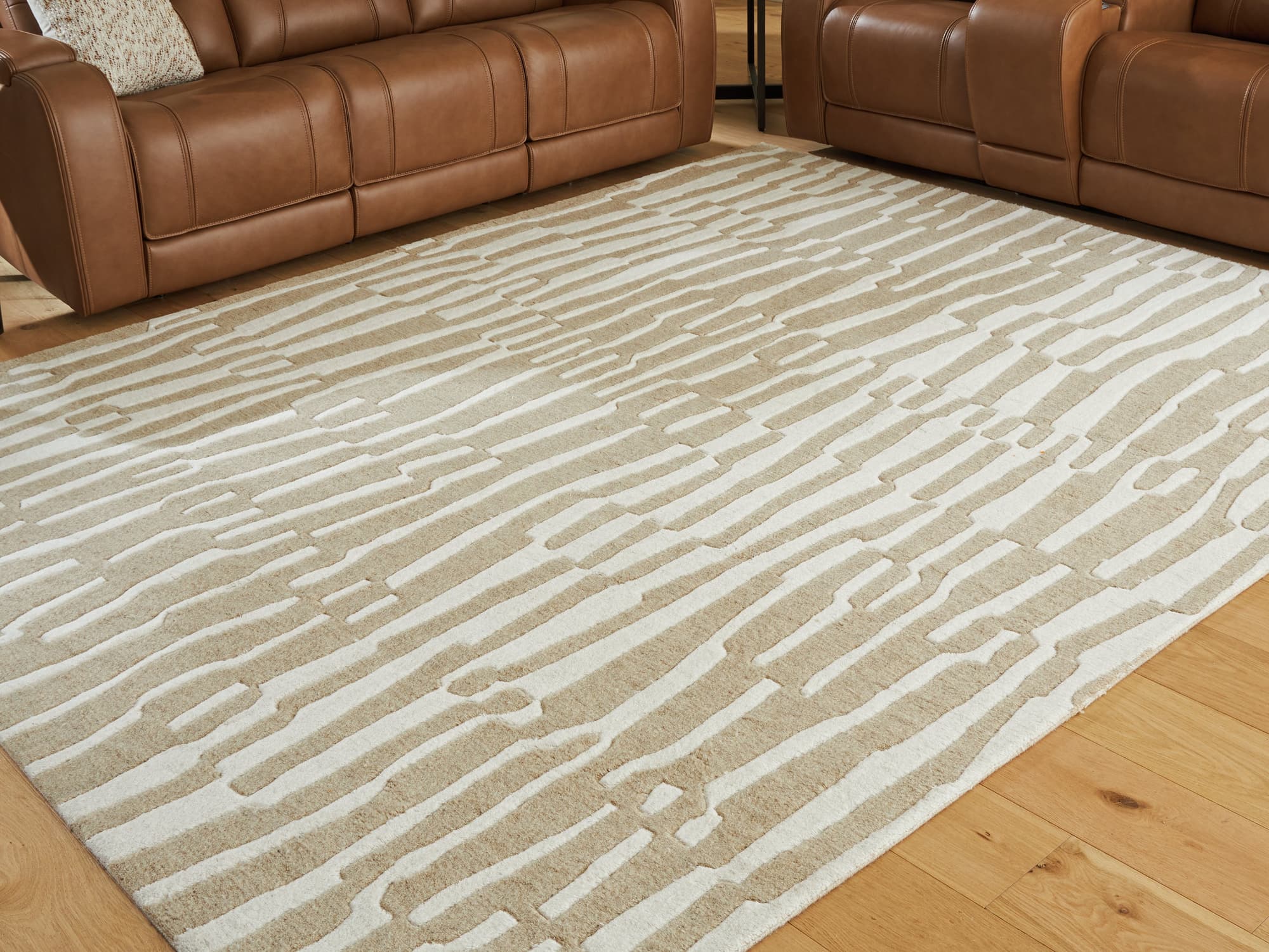 Corrbell Beige/White 7’8″ x 10′ Area Rug