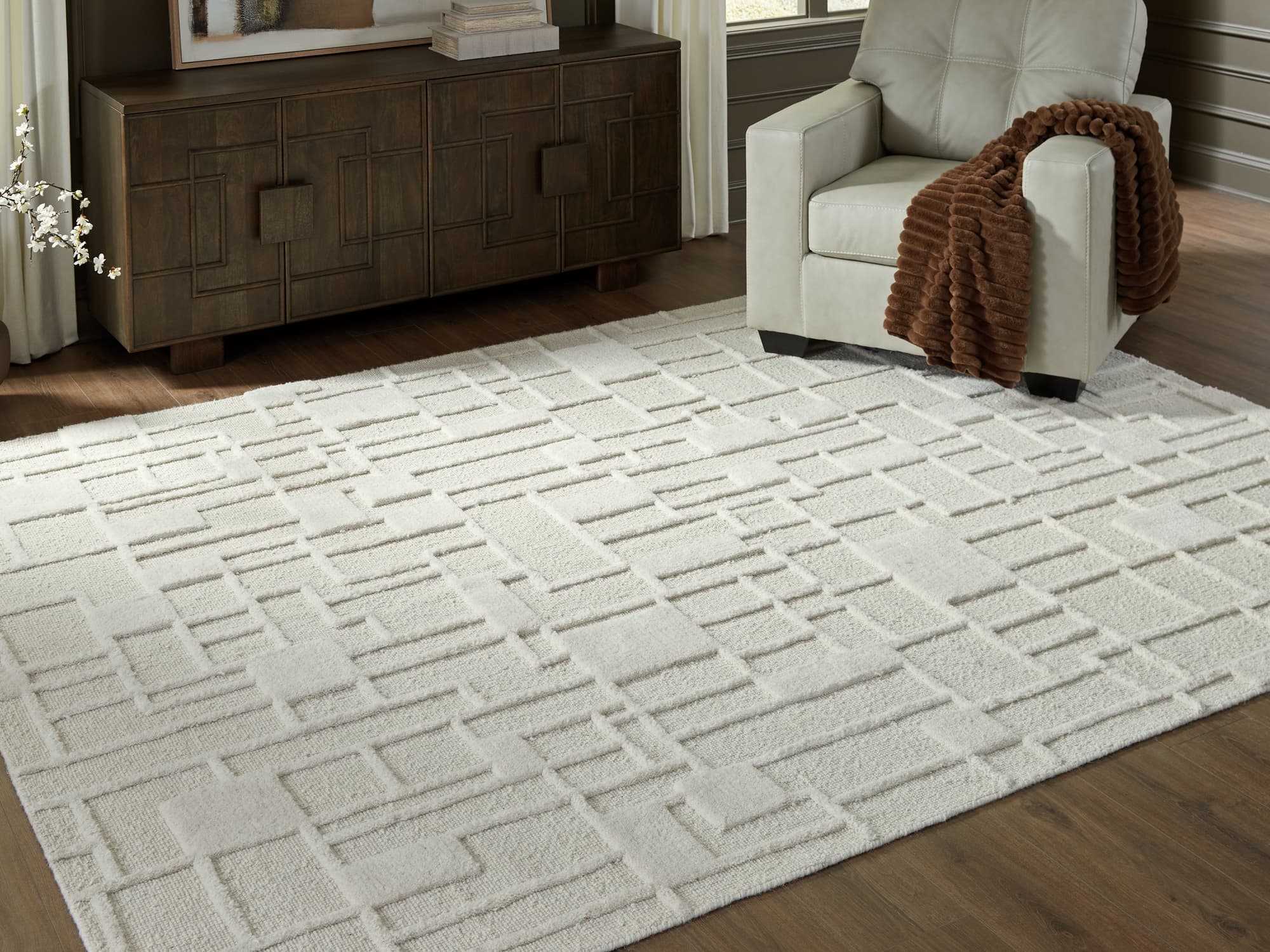Empriss Ivory 7’8″ x 10′ Area Rug