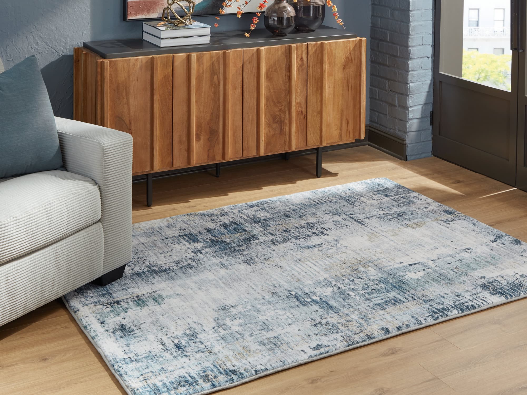 Arlenmont Blue/White/Brown 5′ x 7′ Memory Foam Area Rug