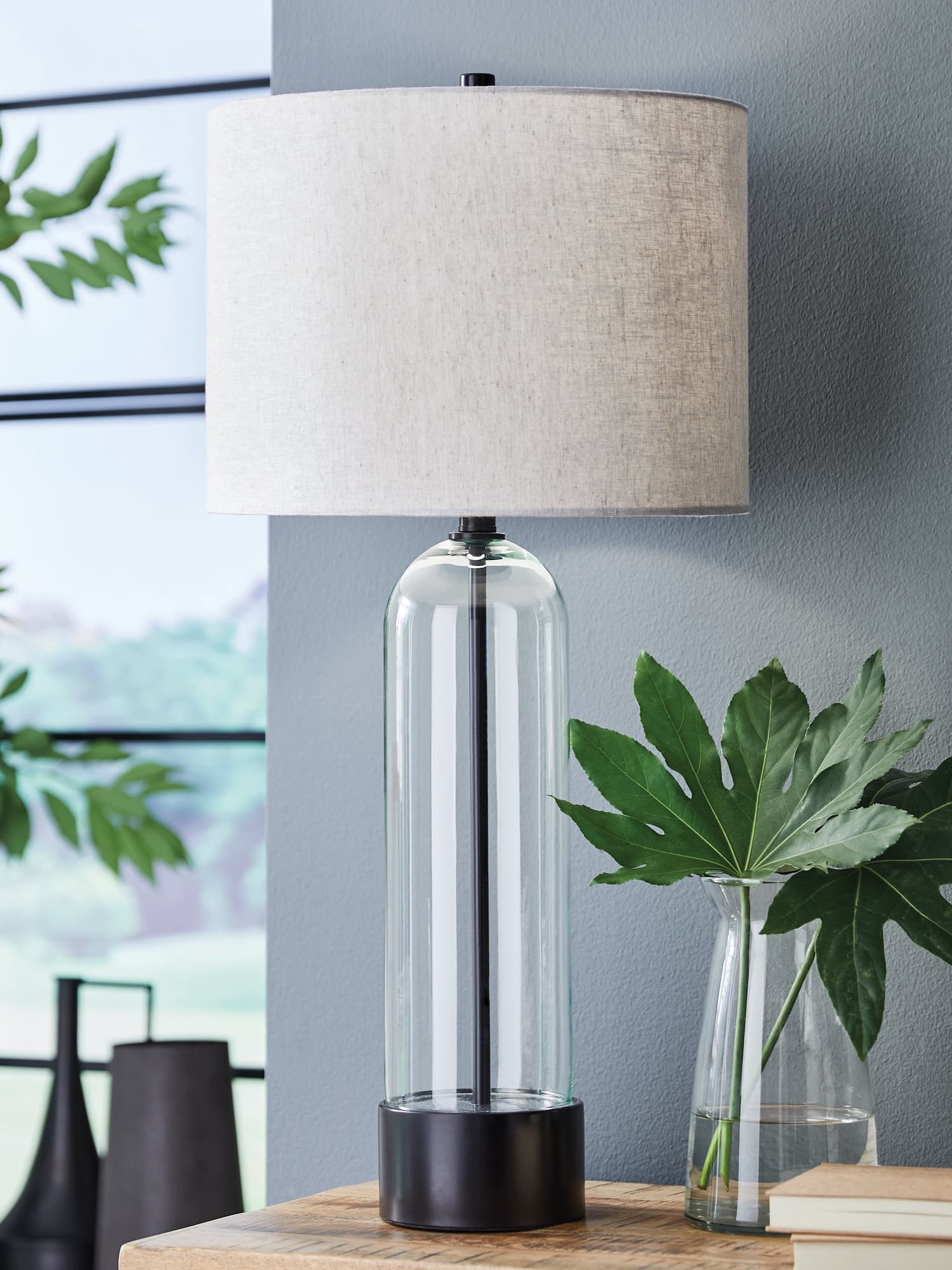 Kerrbrook Clear/Black Table Lamp - Image 1