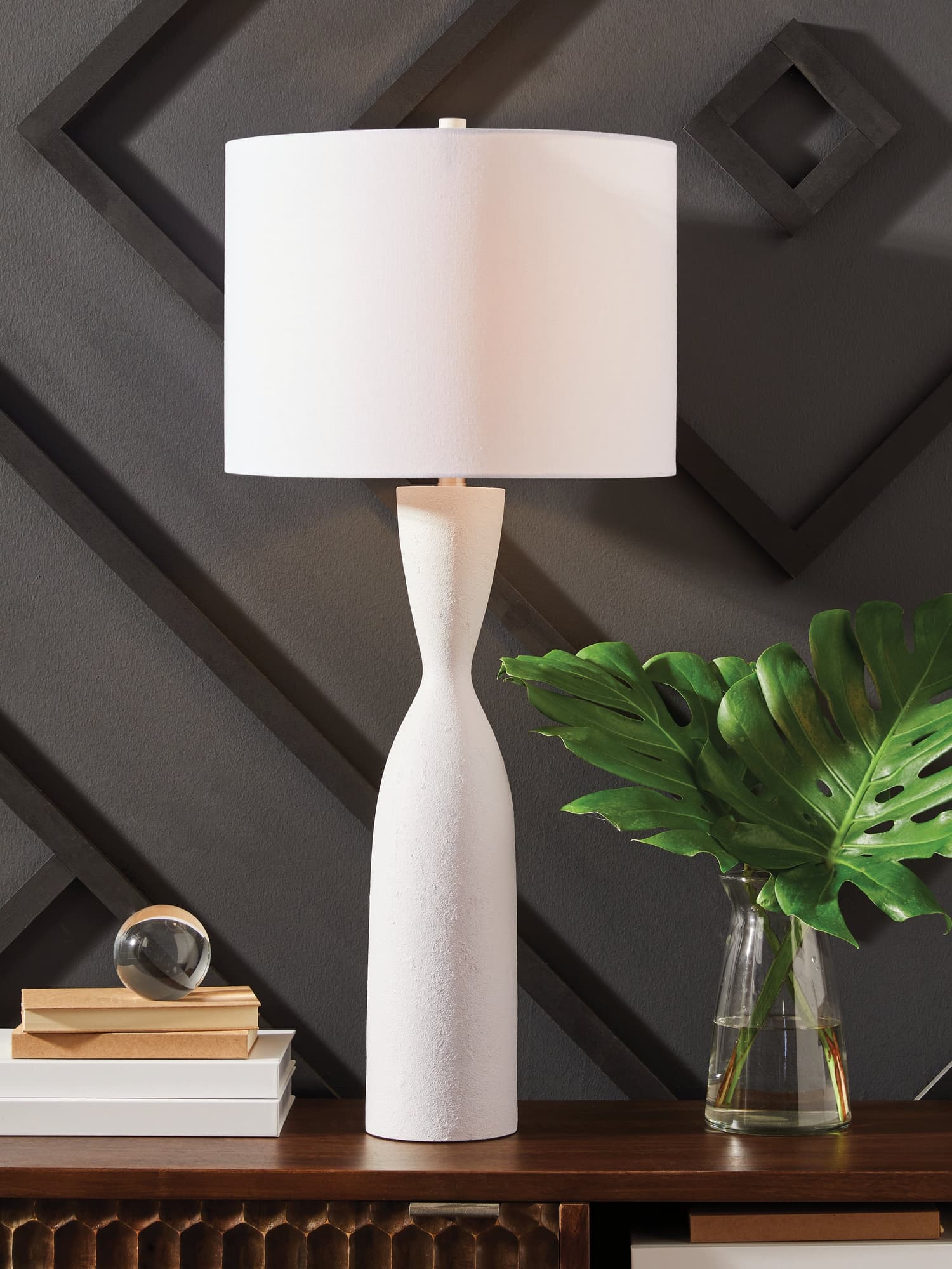 Davinford White Table Lamp - Image 1