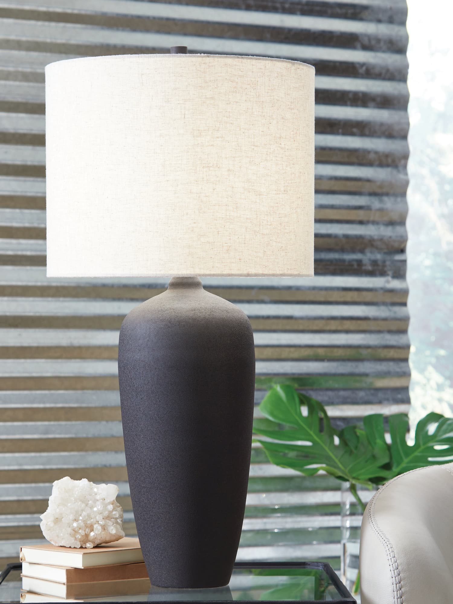 Ryenburg Black Table Lamp - Image 1