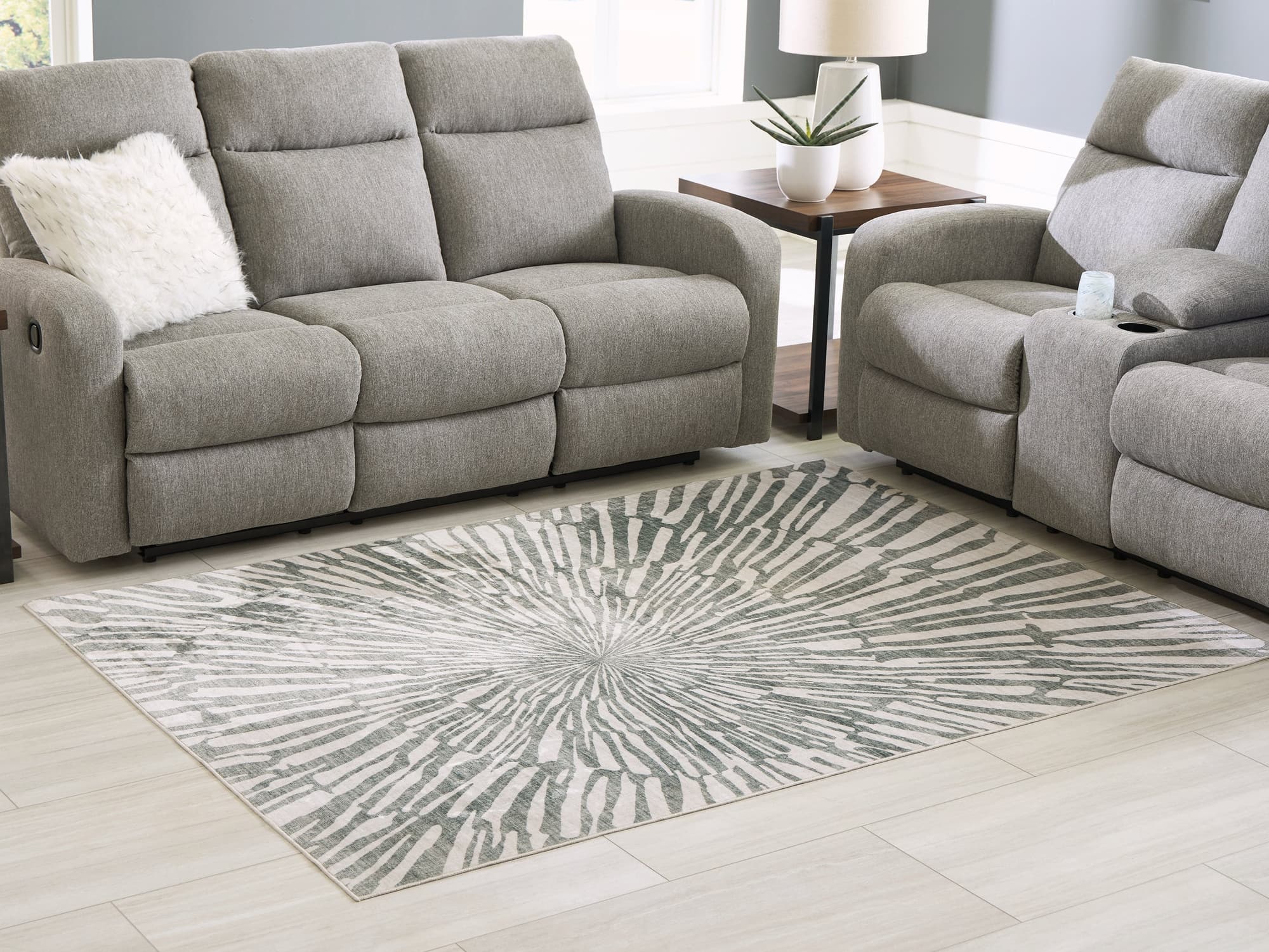 Verland Gray/White Washable 5′ x 7′ Area Rug