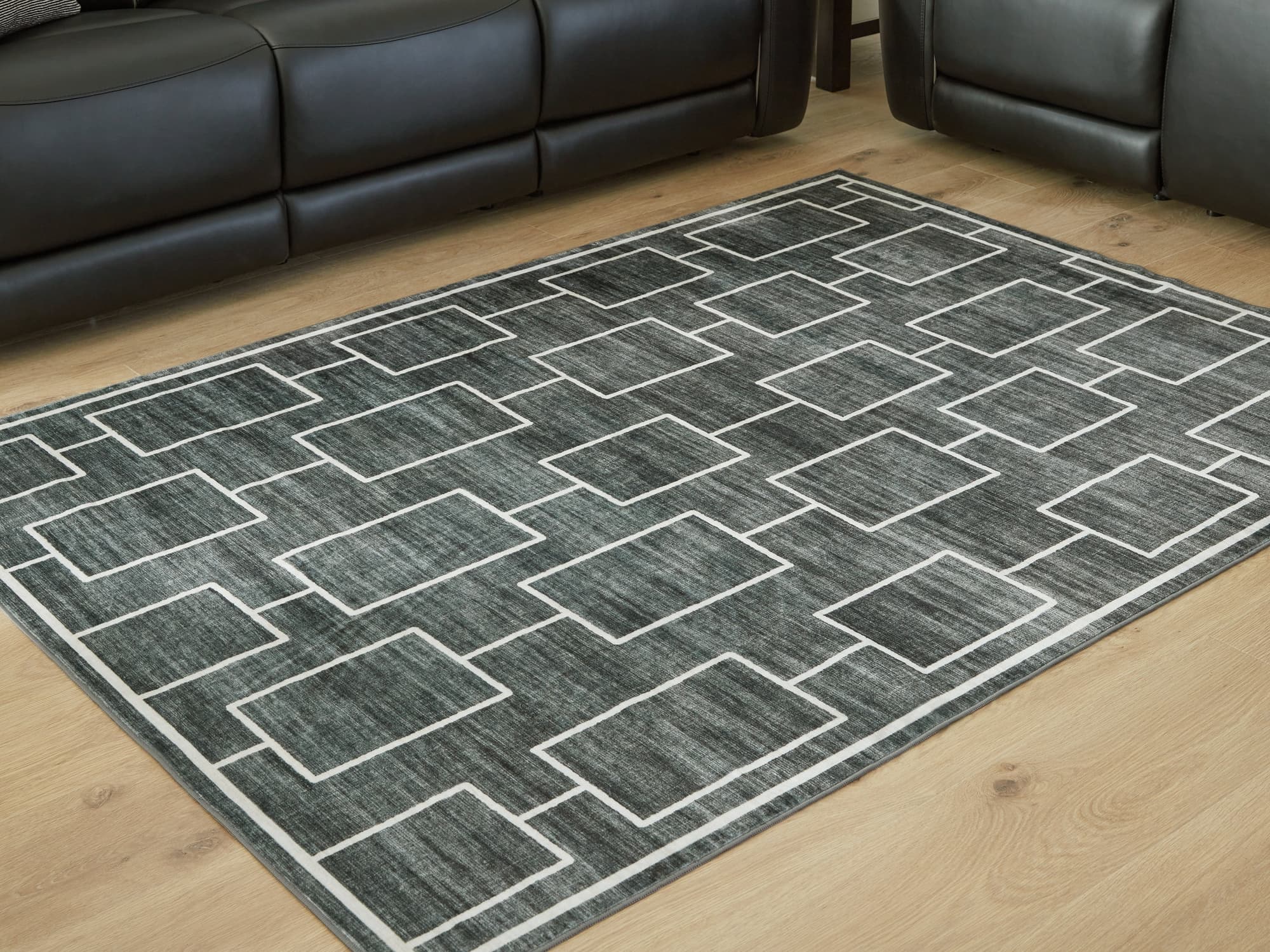 Elderland Black/Gray Washable 5′ x 7′ Area Rug