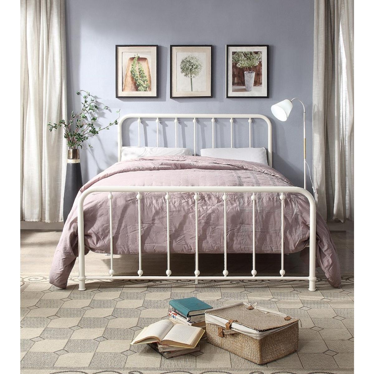 White Splindle Full Bed - Image 1