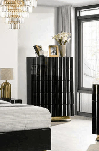 Lila Black Chest - Image 1