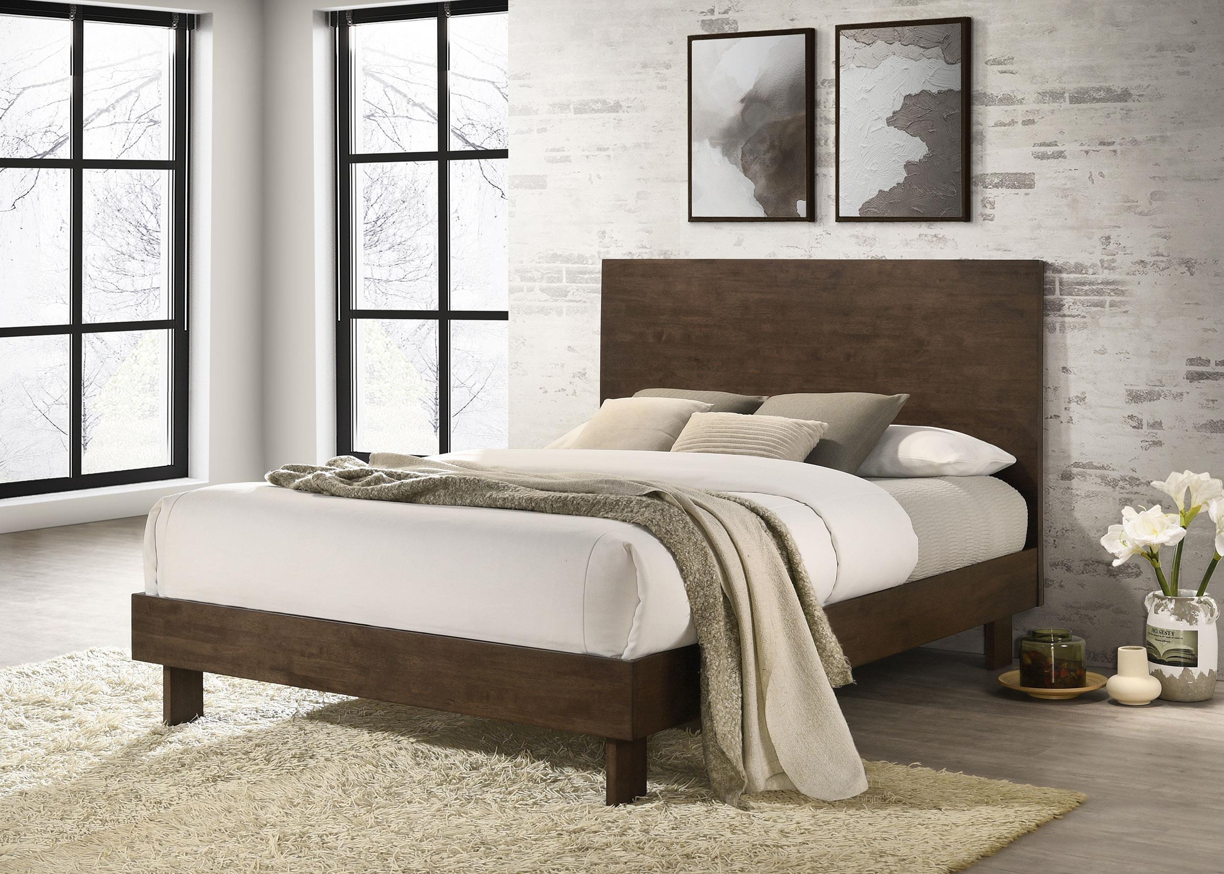 Glenwood 48-inch King Platform Panel Bed Warm Brown - Image 2