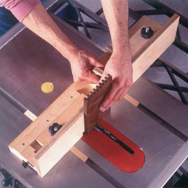 Woodworking Project Paper Plan to Build Box-Joint Jig Plan with a Penchant for Precision - Image 1
