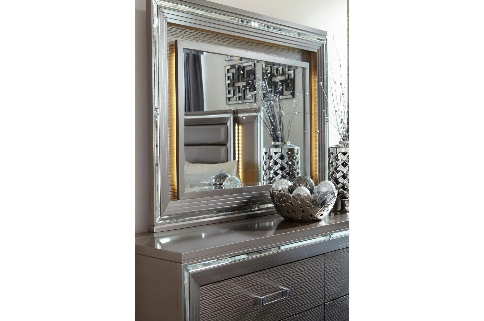 Tamsin Silver Gray Faux Leather LED Storage Platform Bedroom Set - Image 3