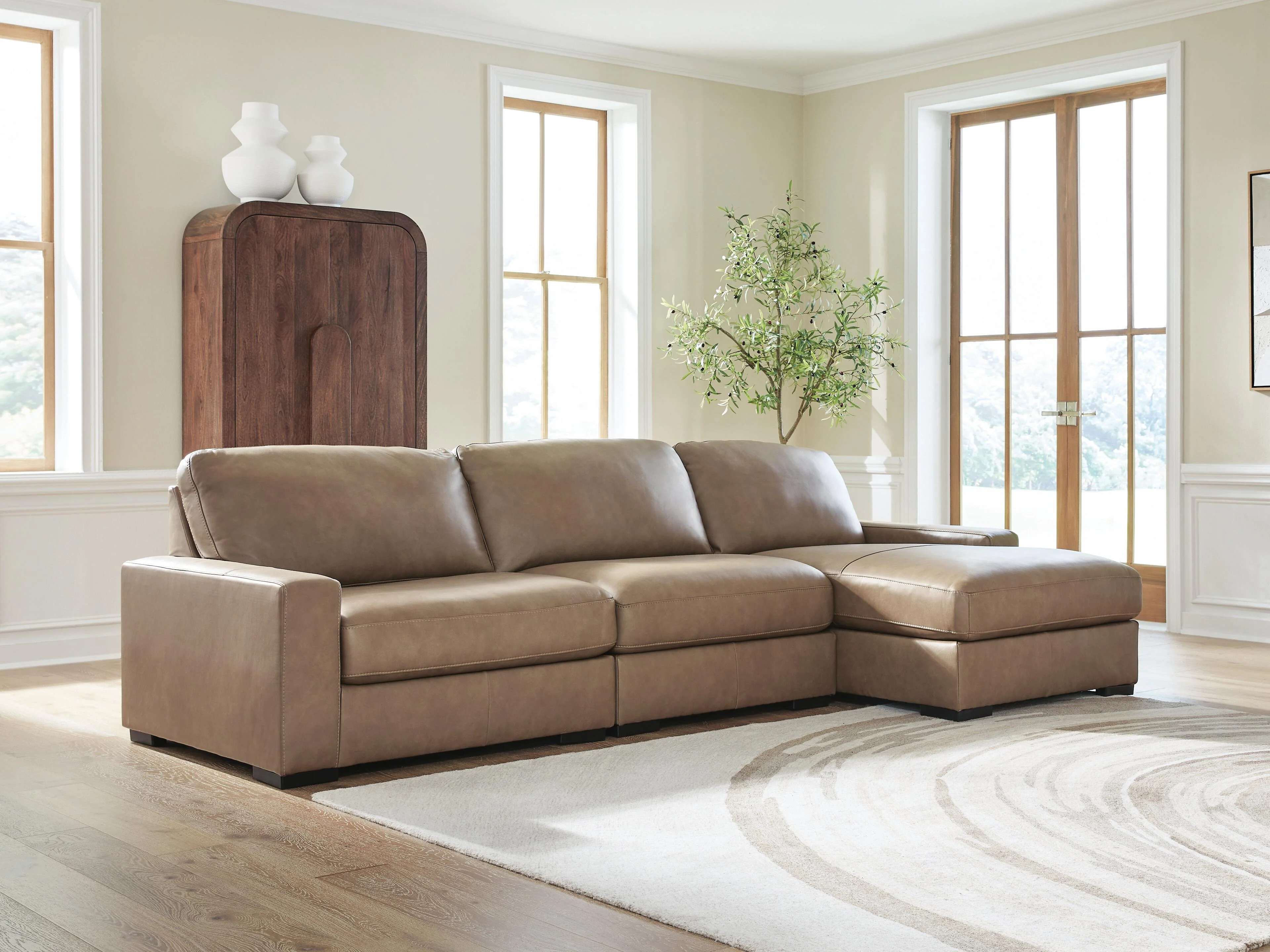 Veronella Sahara Leather 3-Piece Sectional with Chaise - Image 3