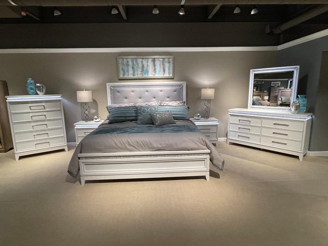 Ser White Upholstered Tufted Panel Bedroom Set - Image 1