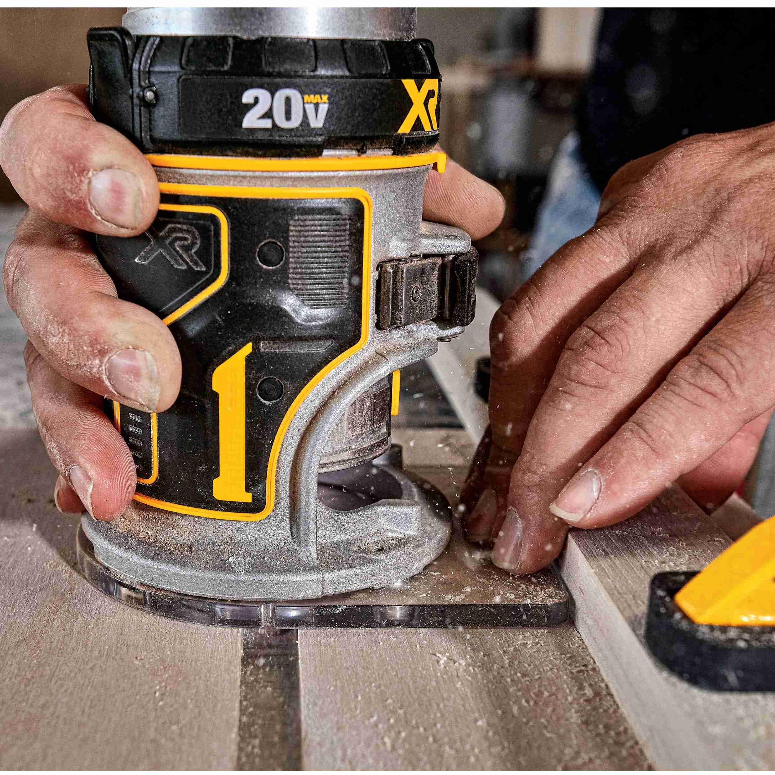 Brushless Cordless Compact Router - 20V MAX XR - Image 3