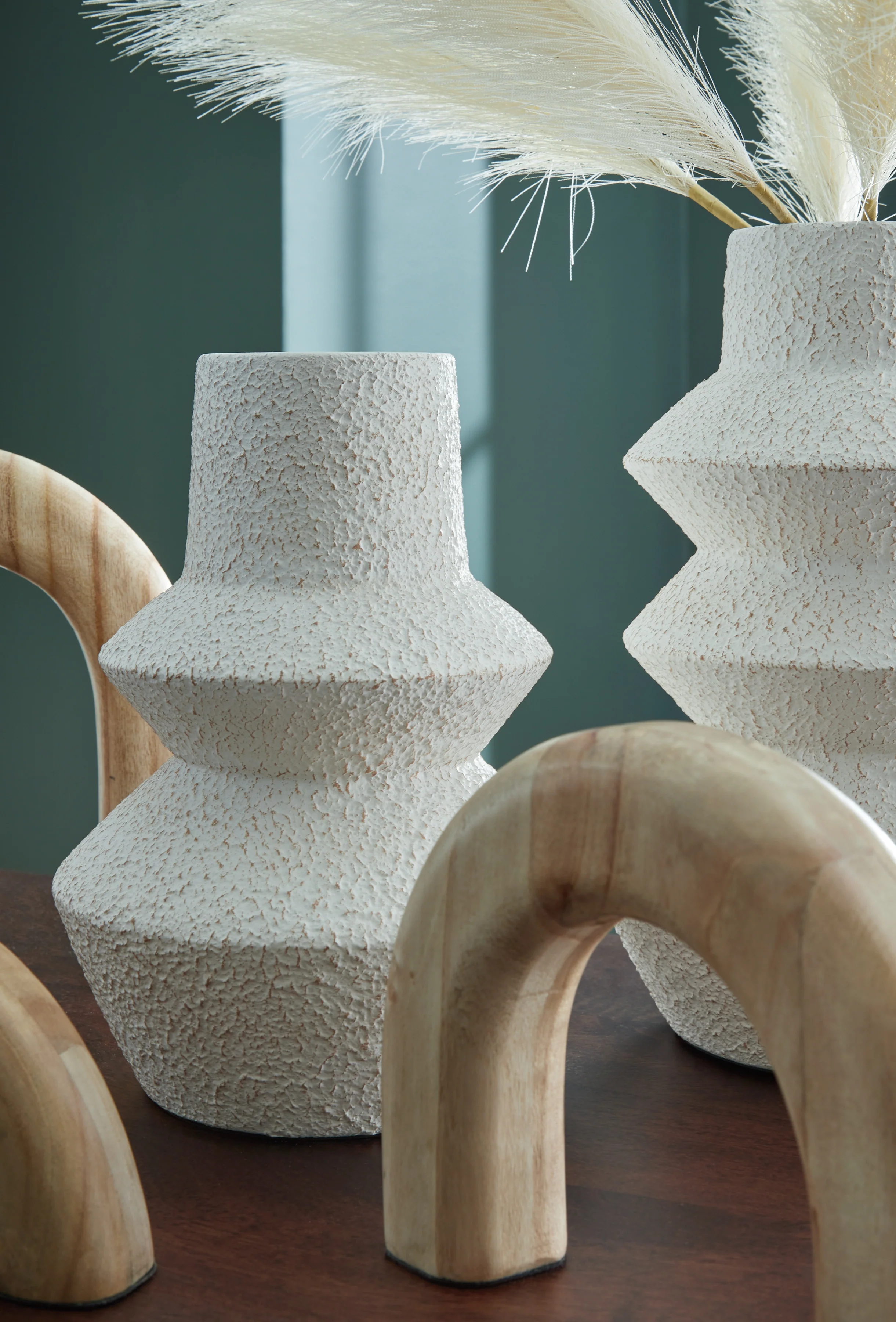 Maddwarth White/Natural Brown Accessory Set (Set of 5) - Image 3