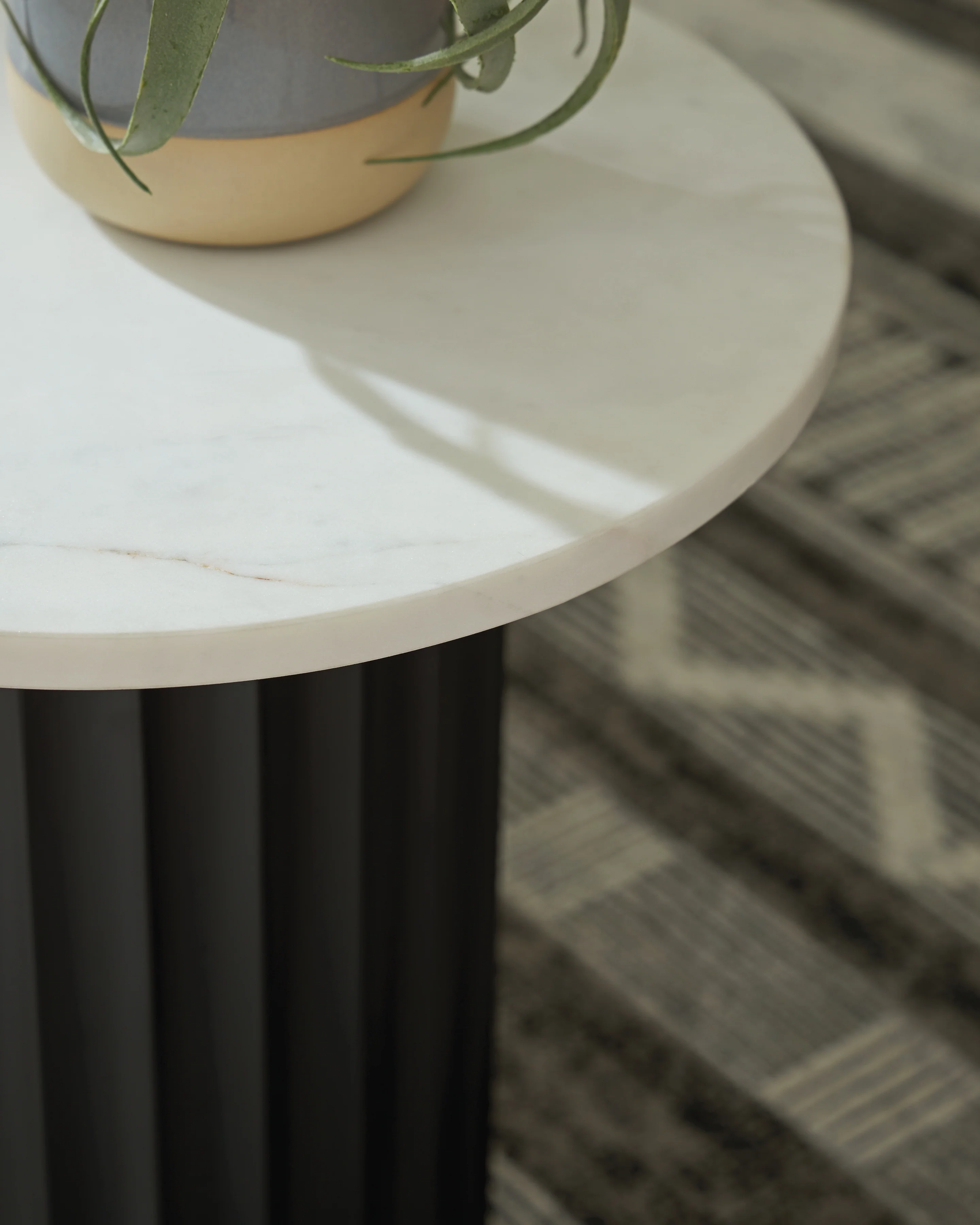 Wainstone Black/White Accent Table - Image 3