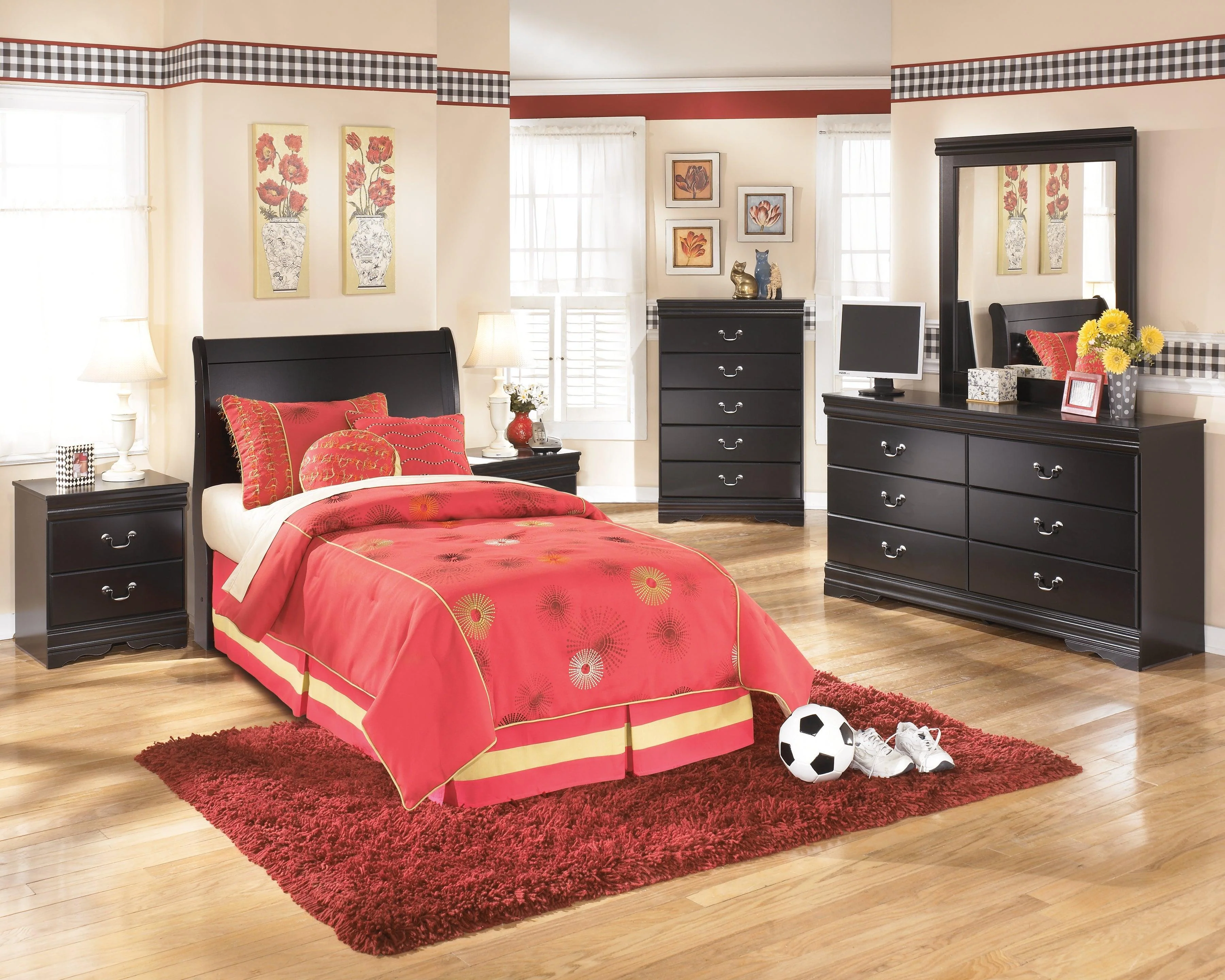 Huey Vineyard Black Chest Of Drawers - Image 3