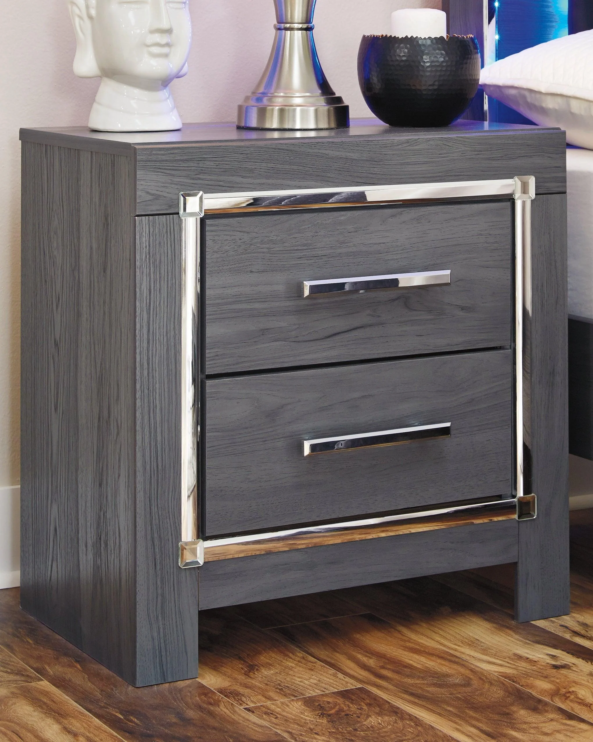 Lodanna Gray Nightstand - Image 3