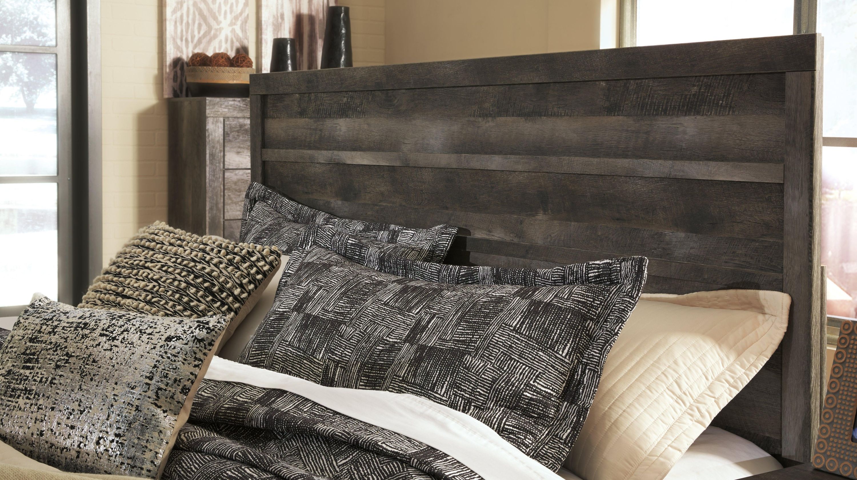 Wynnlow Gray Queen Panel Bed - Image 3
