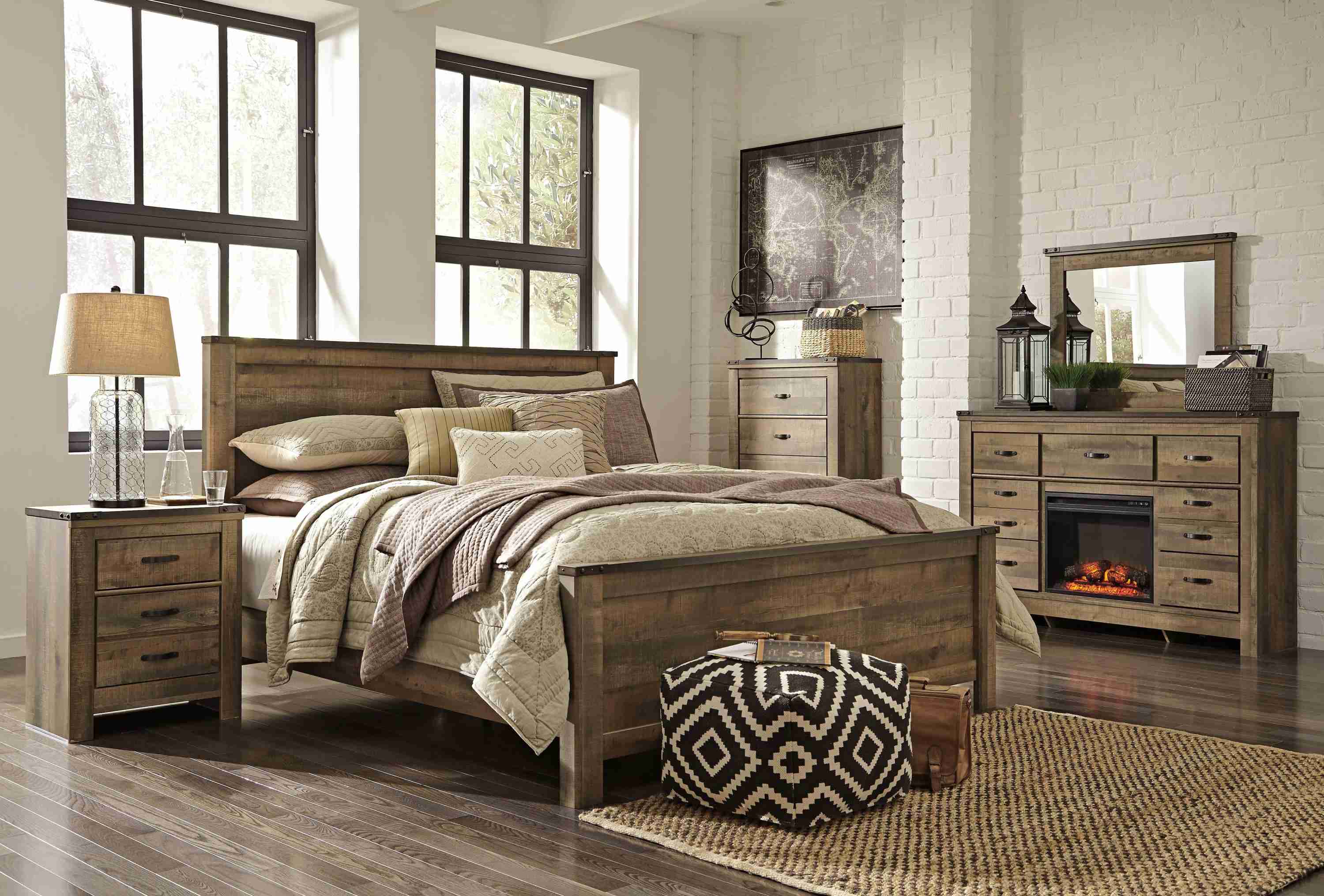 Trinell Brown King Panel Bed - Image 3