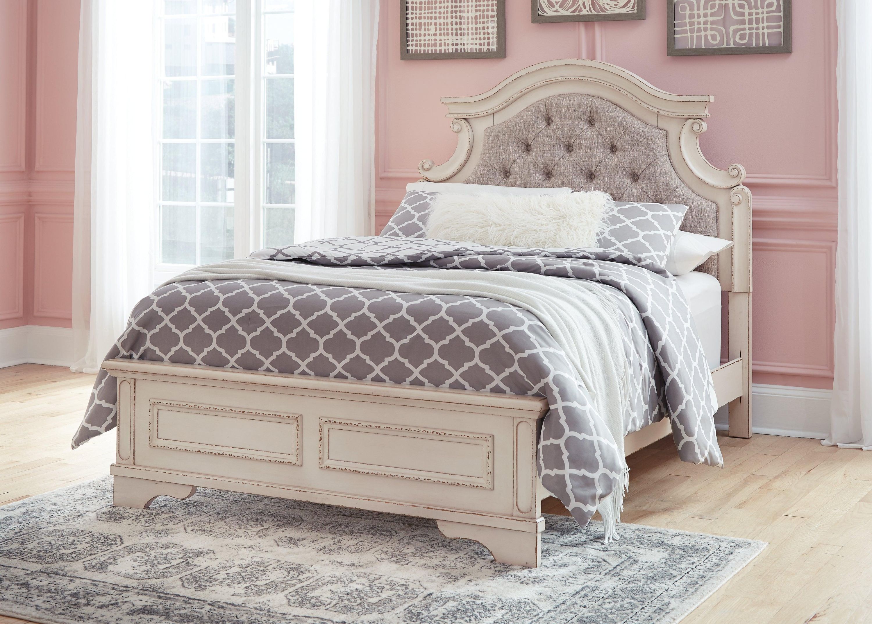 Realyn Chipped White Full Panel Bed - Image 3