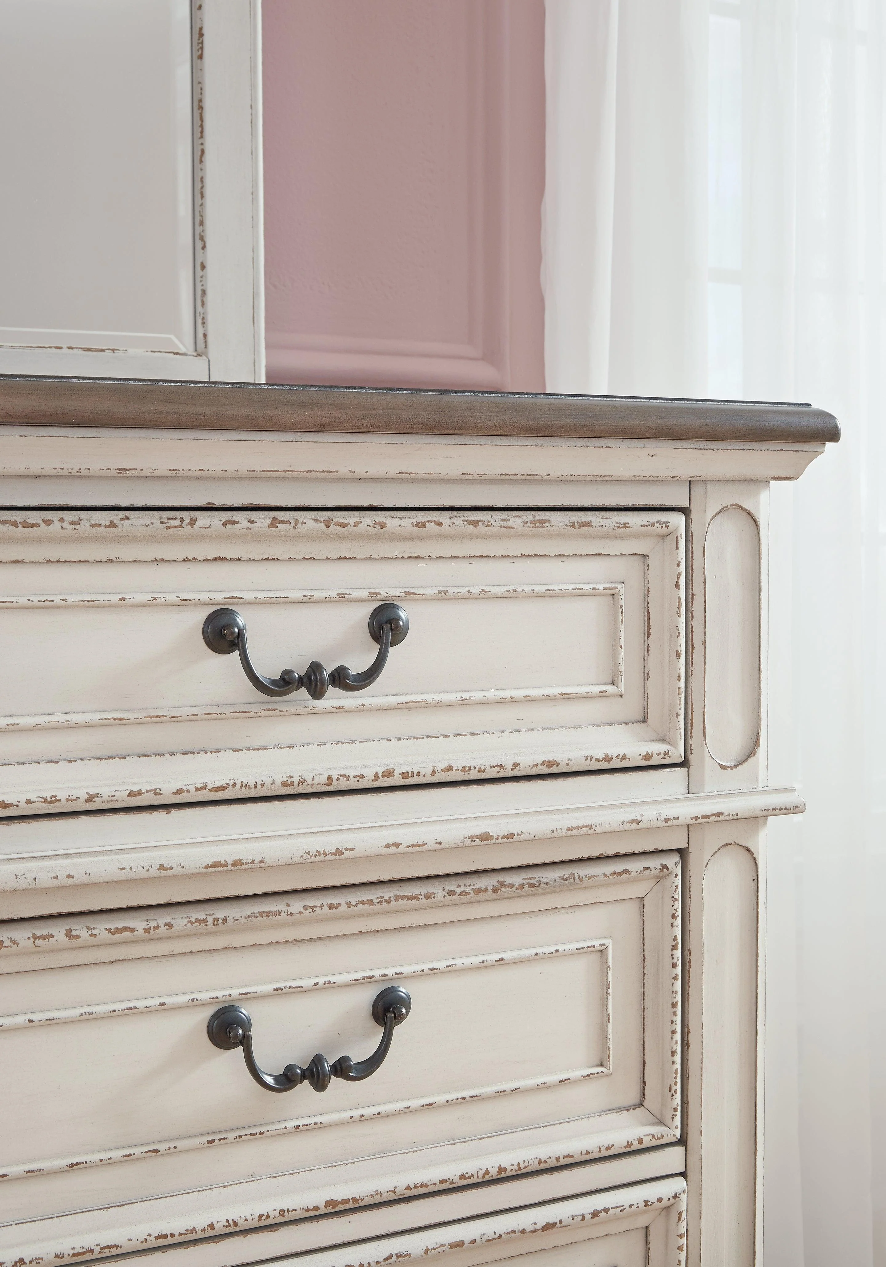 Realyn Chipped White Dresser And Mirror - Image 3