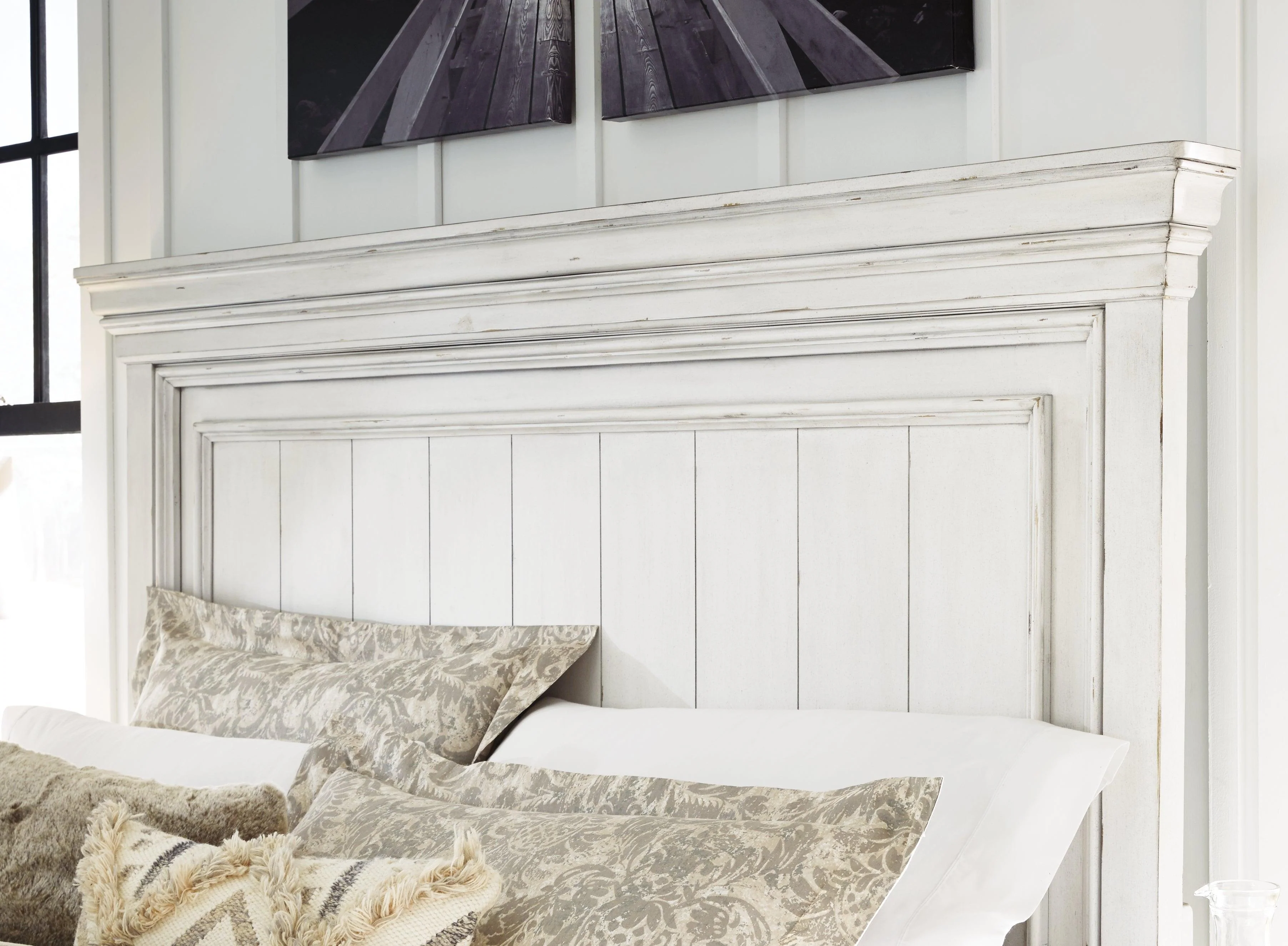 Kanwyn Whitewash King Panel Bed - Image 3