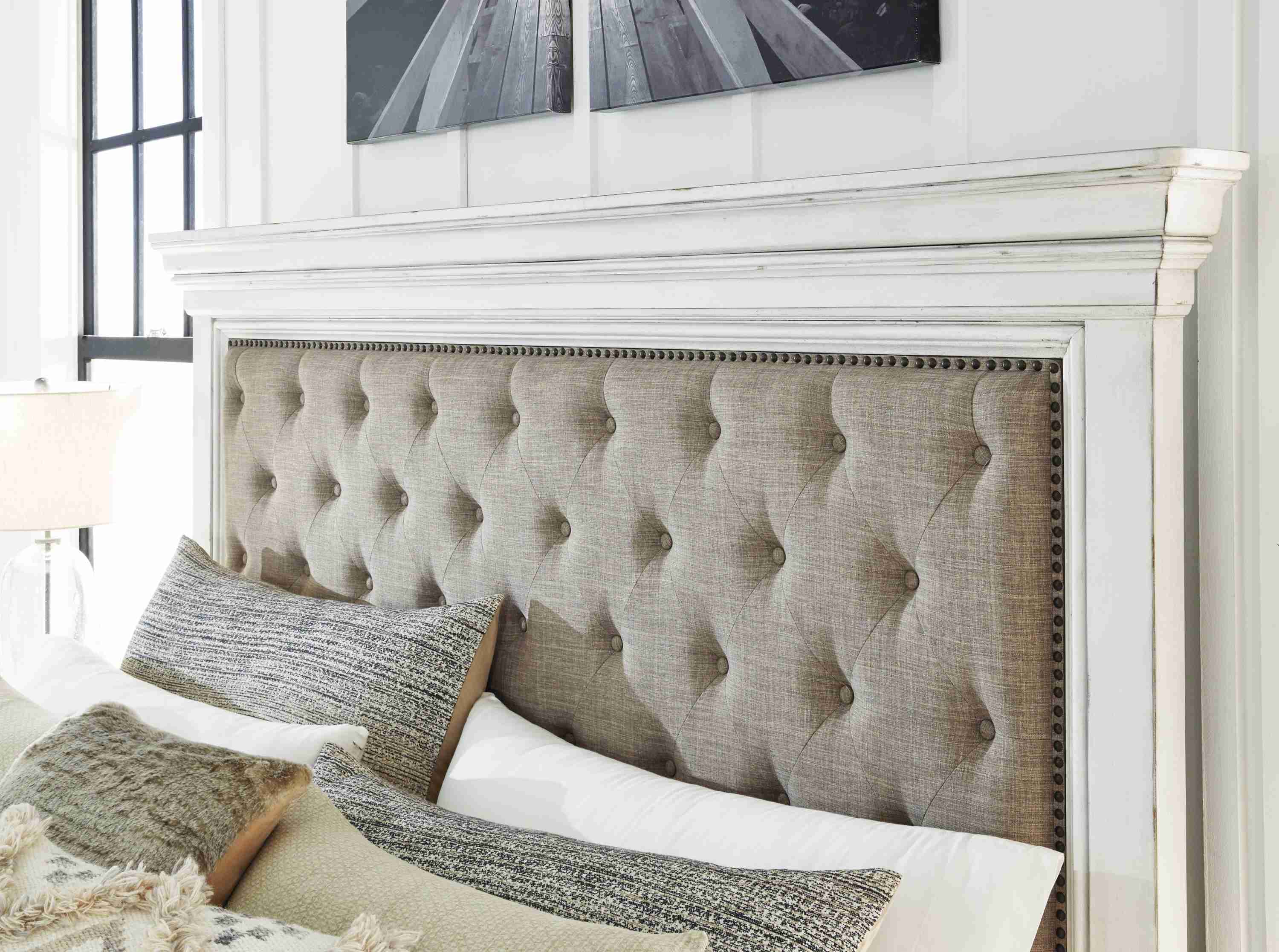 Kanwyn Whitewash Queen Panel Bed - Image 3