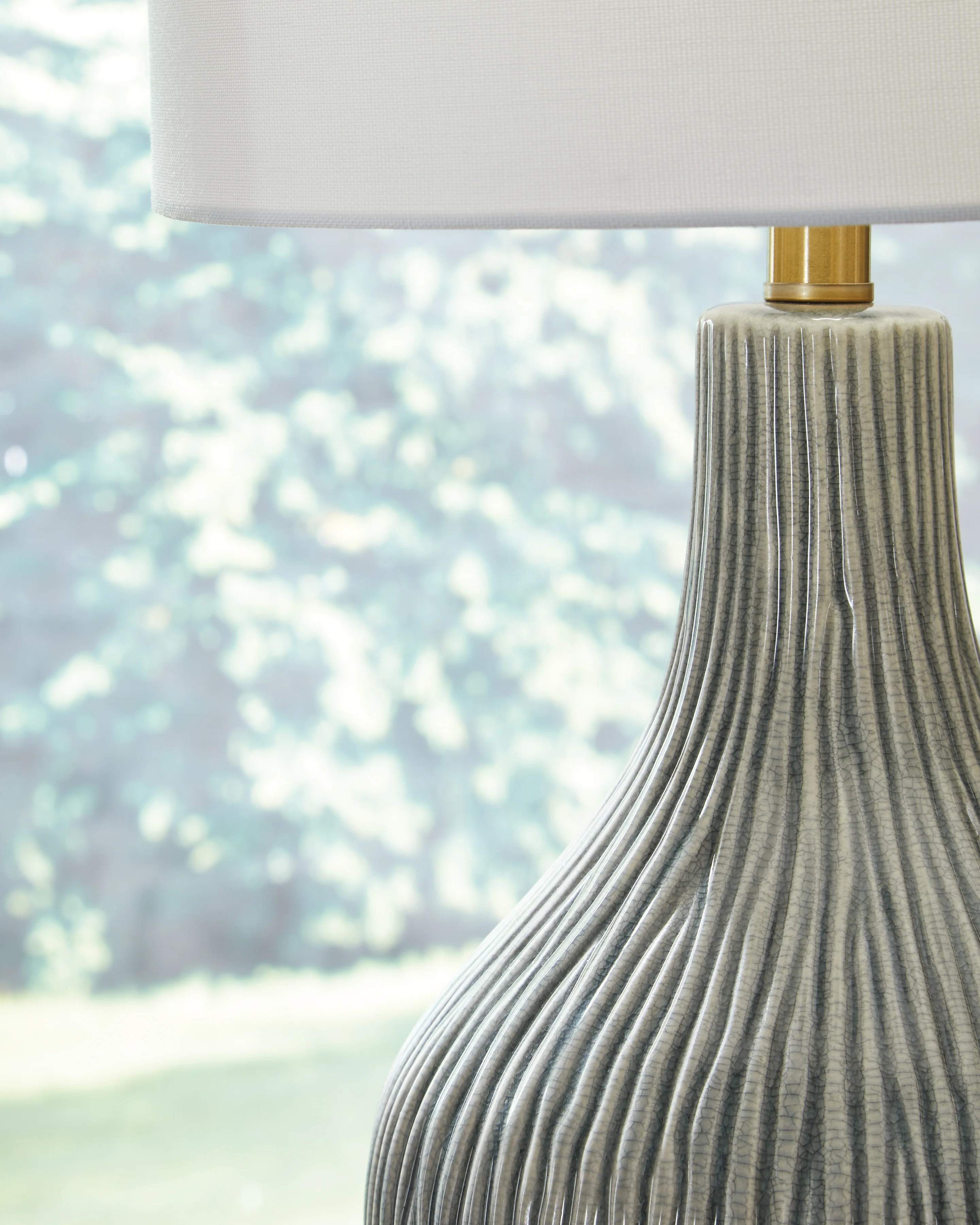 Judlen Gray/Gold Finish Table Lamp - Image 3