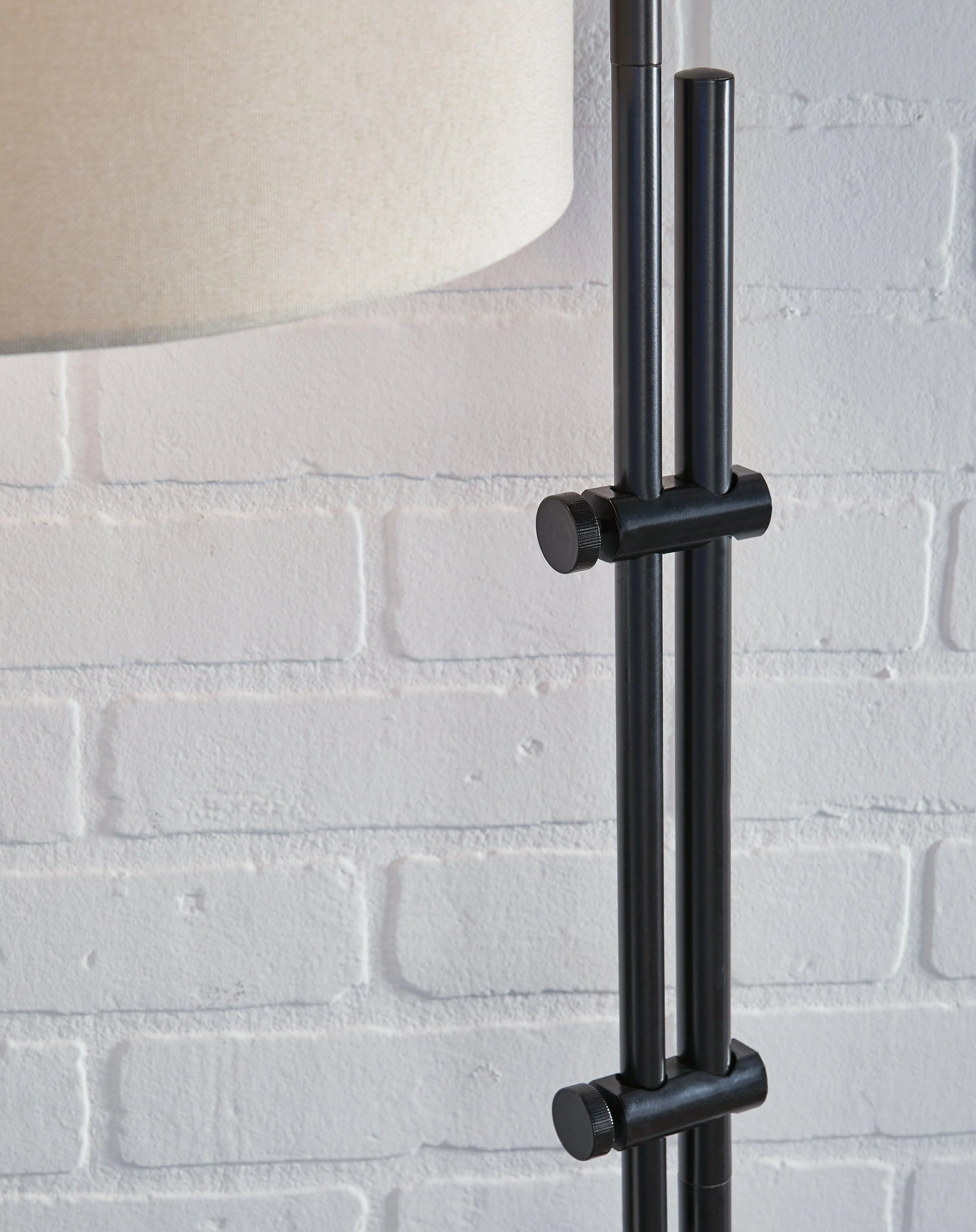 Baronvale Black Floor Lamp - Image 3