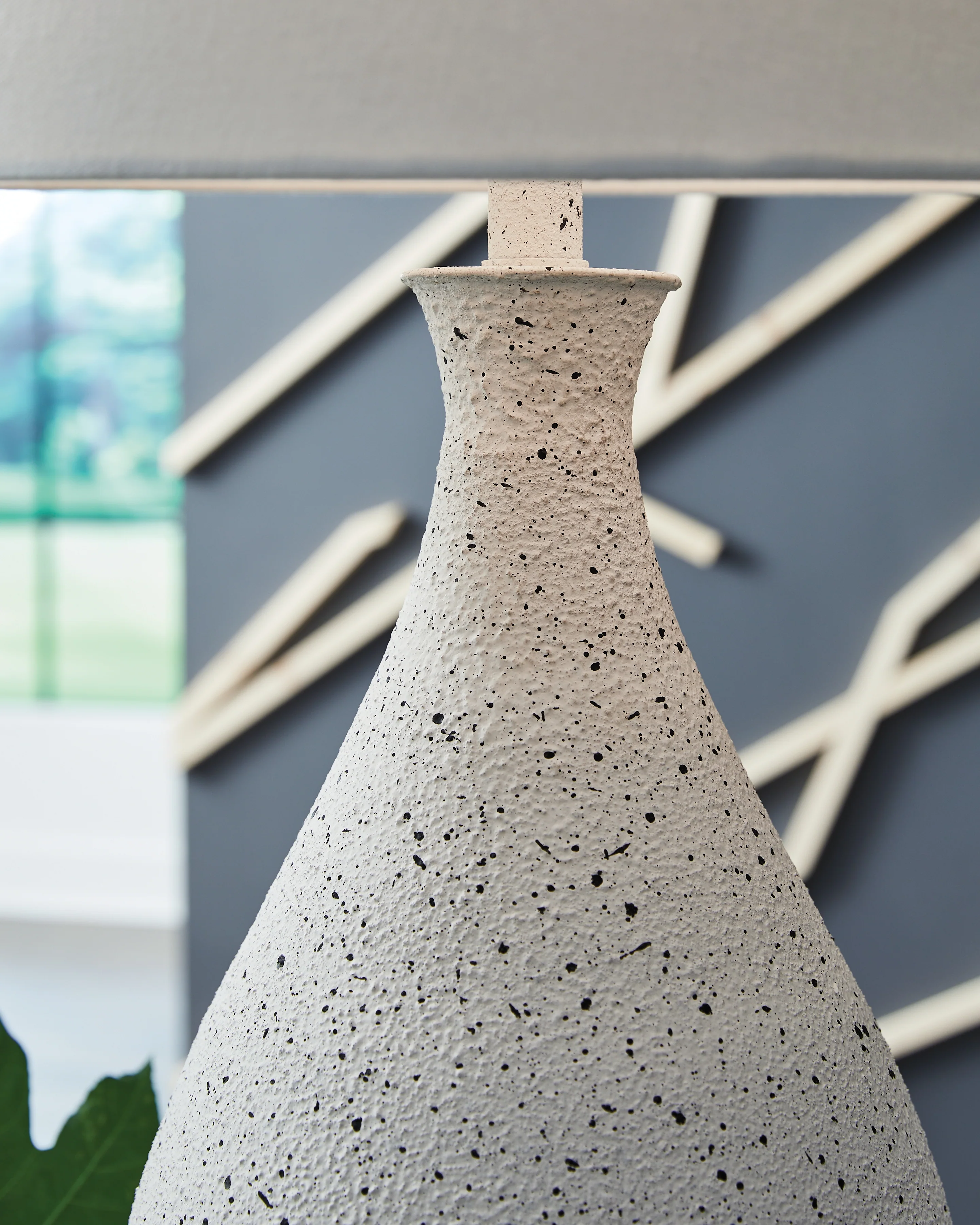 Wyattford White/Black Table Lamp - Image 3