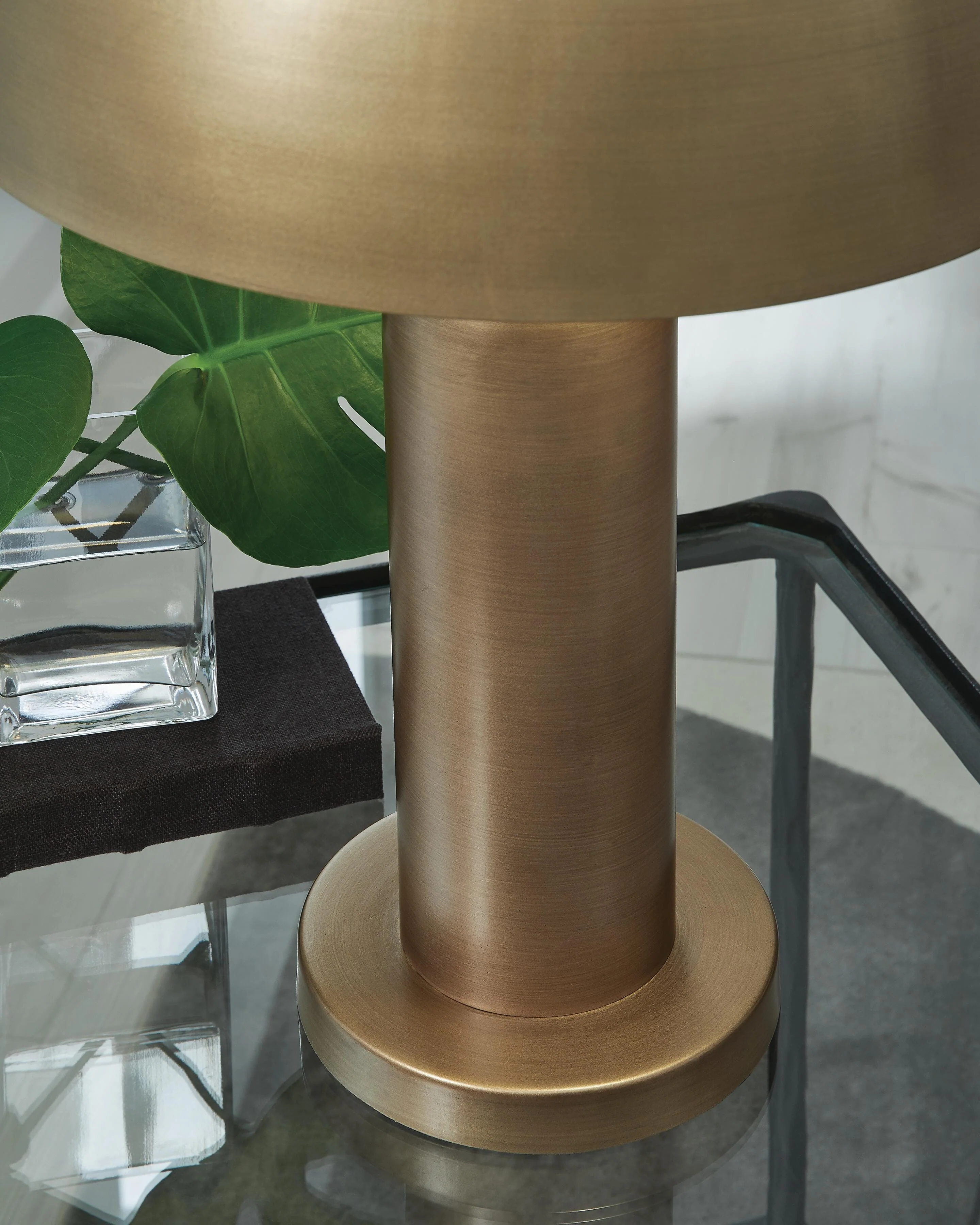 Wendfield Antique Gold Finish Table Lamp - Image 3