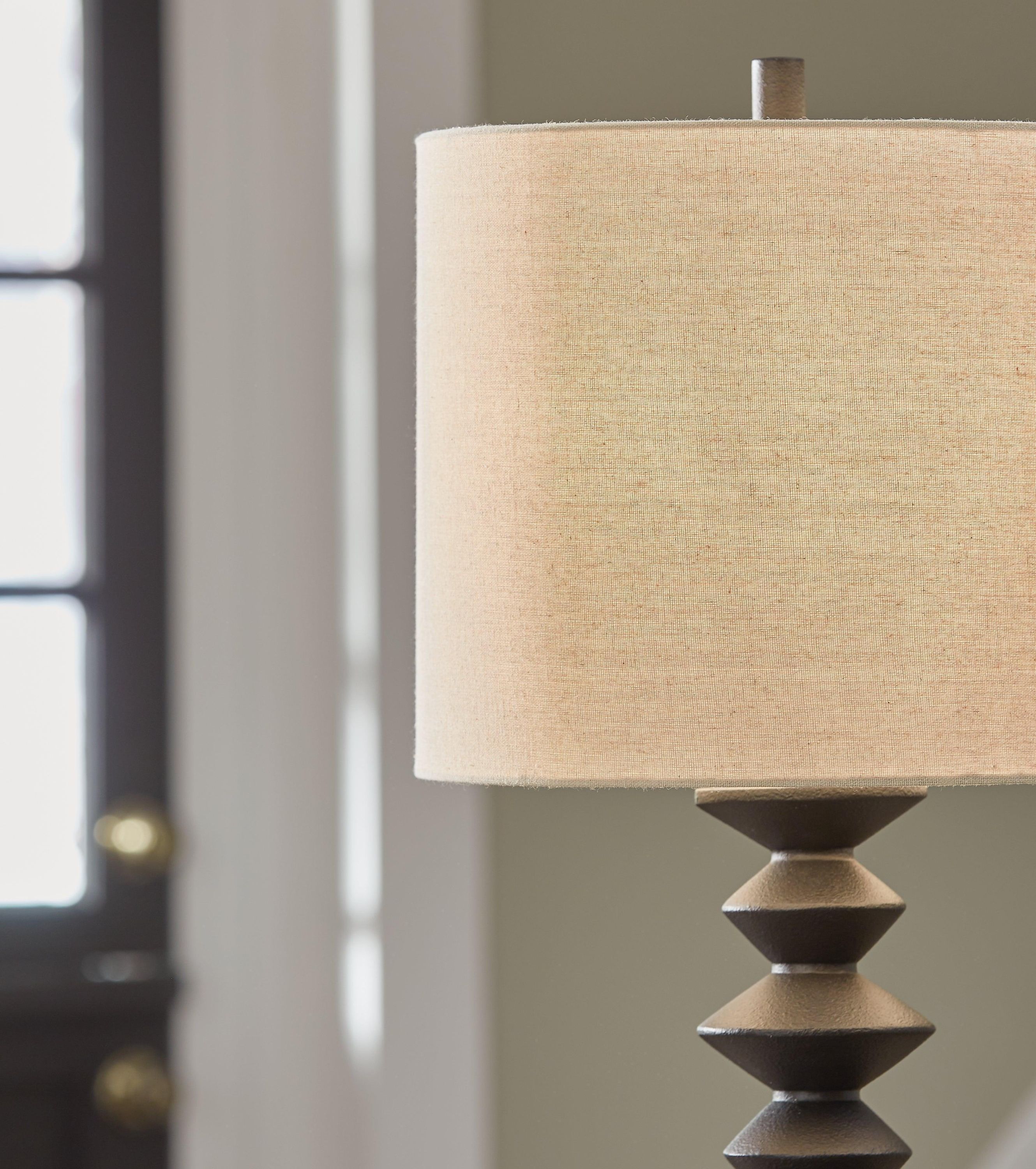 Luanndon Black Buffet Lamp - Image 3