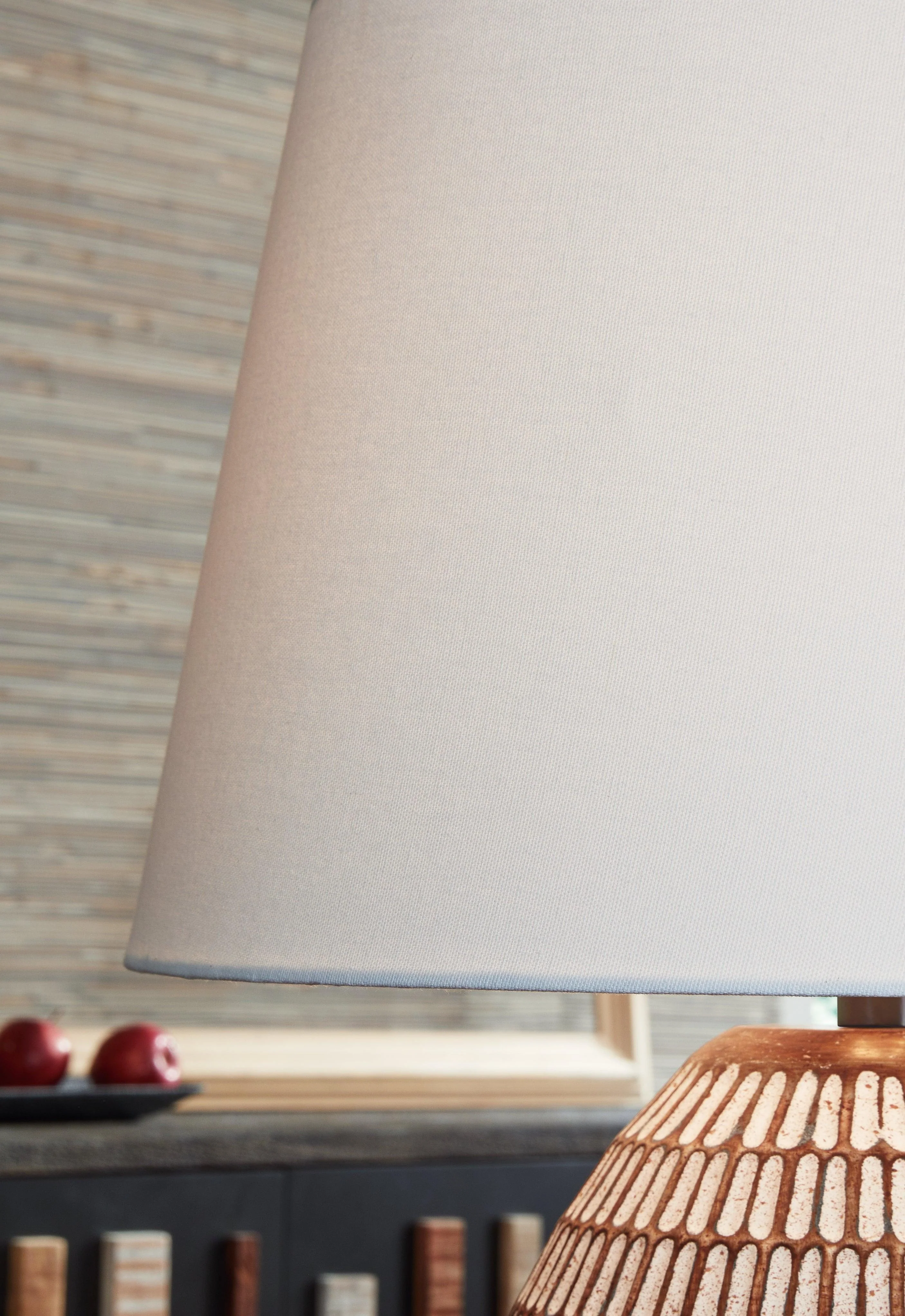 Darrich Beige White Table Lamp - Image 3