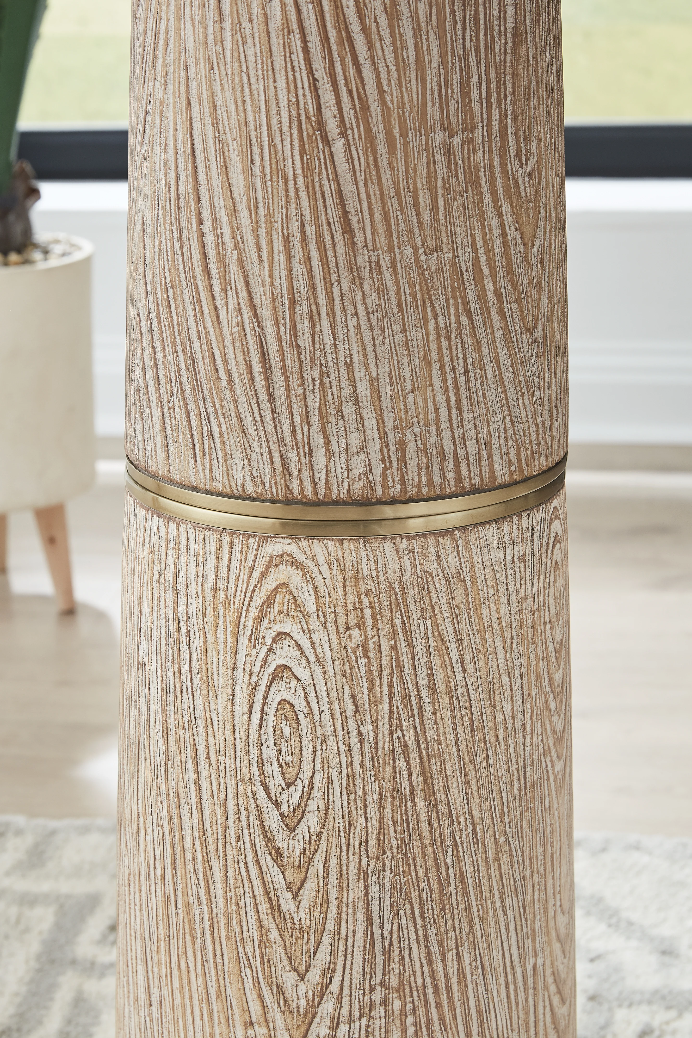 Gasparleigh Brown/Gold Finish Floor Lamp - Image 3