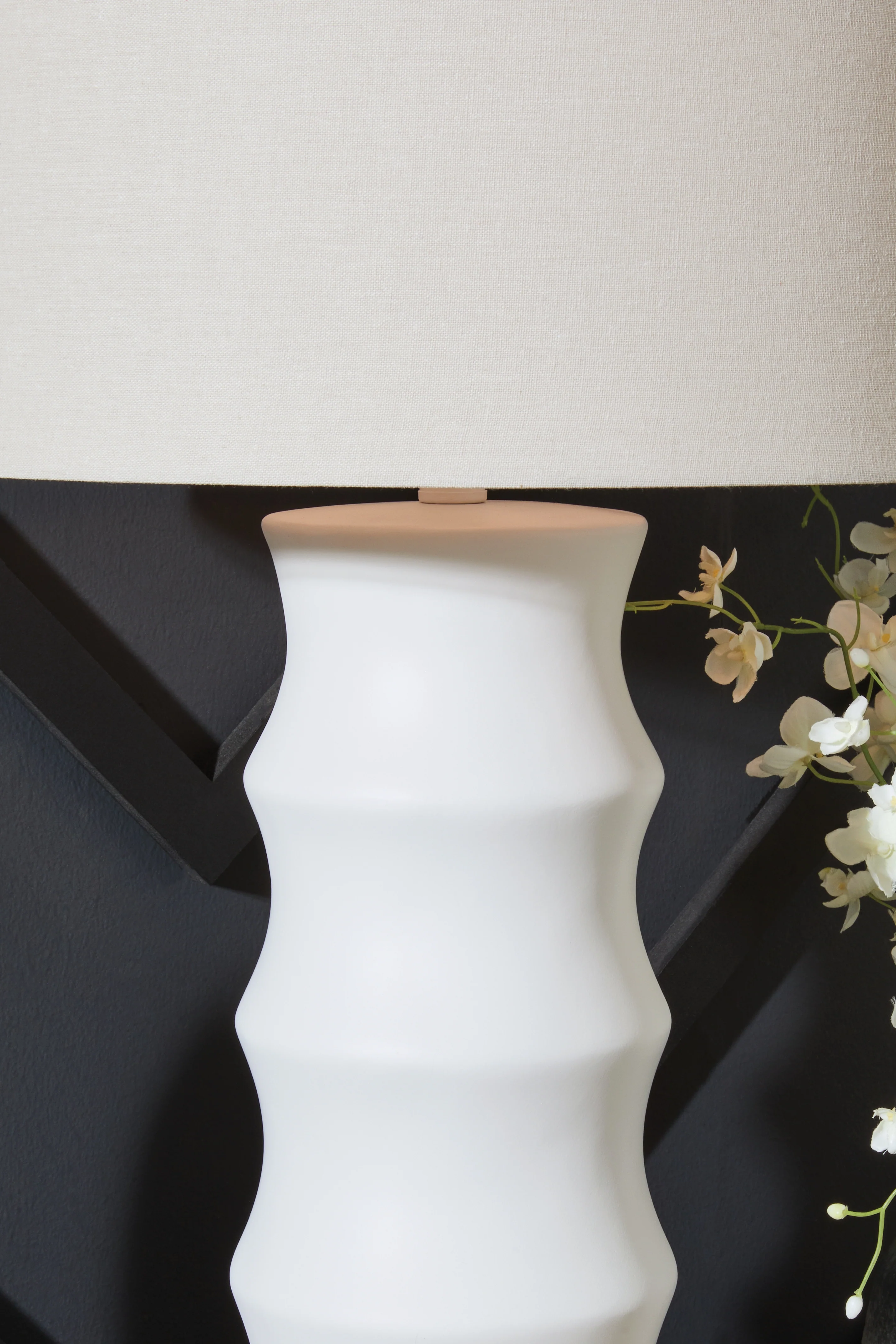 Veraleigh White Table Lamp - Image 3