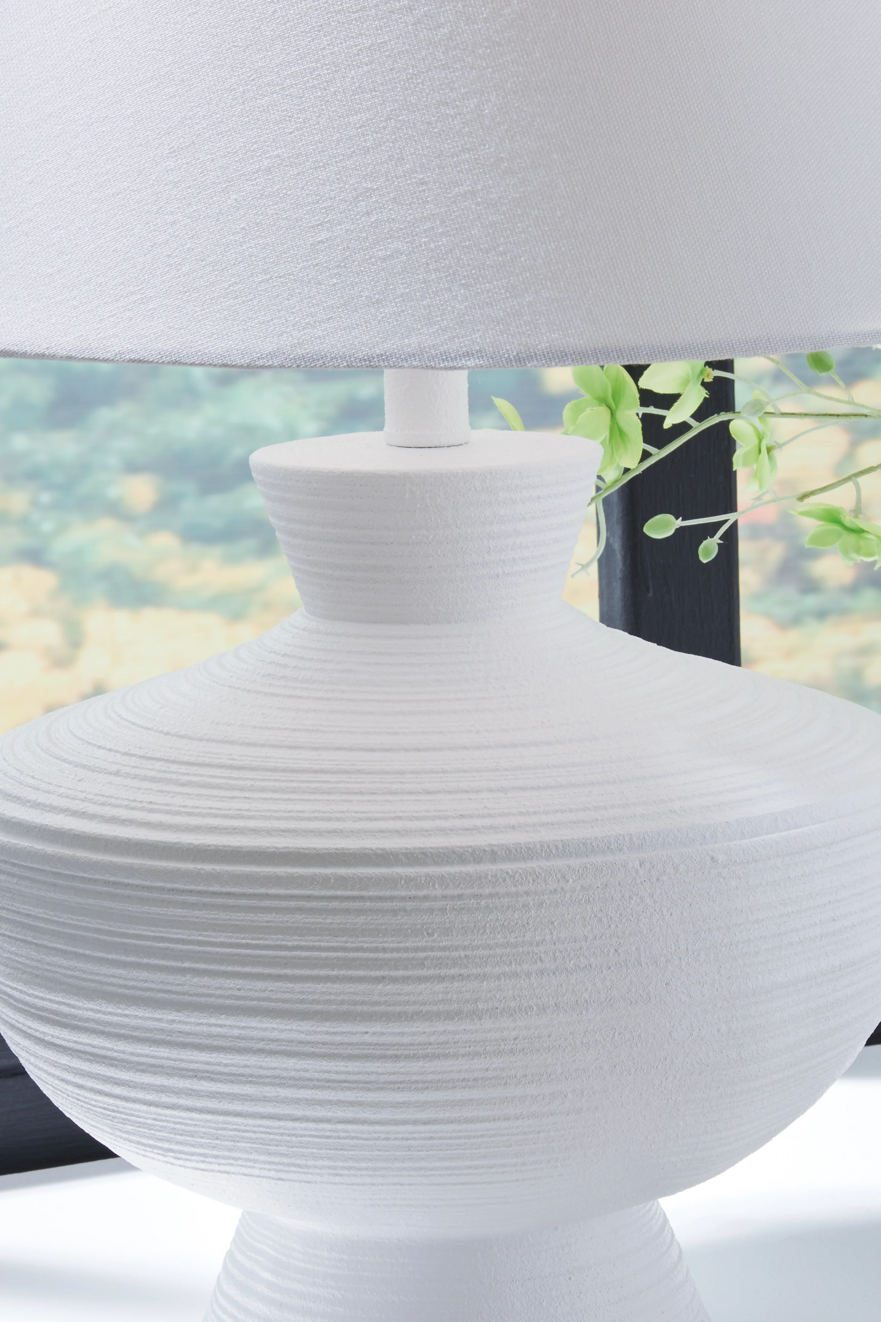 Harelwood White Table Lamp - Image 3