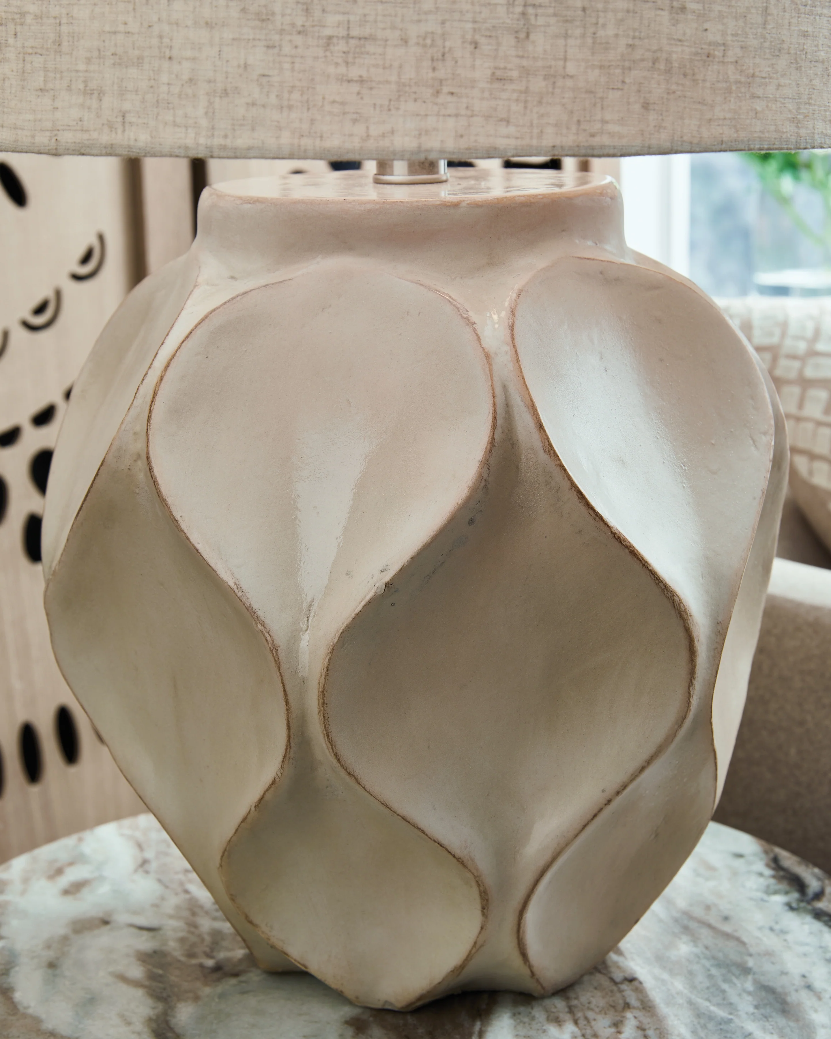 Edselham Distressed Cream Table Lamp - Image 3