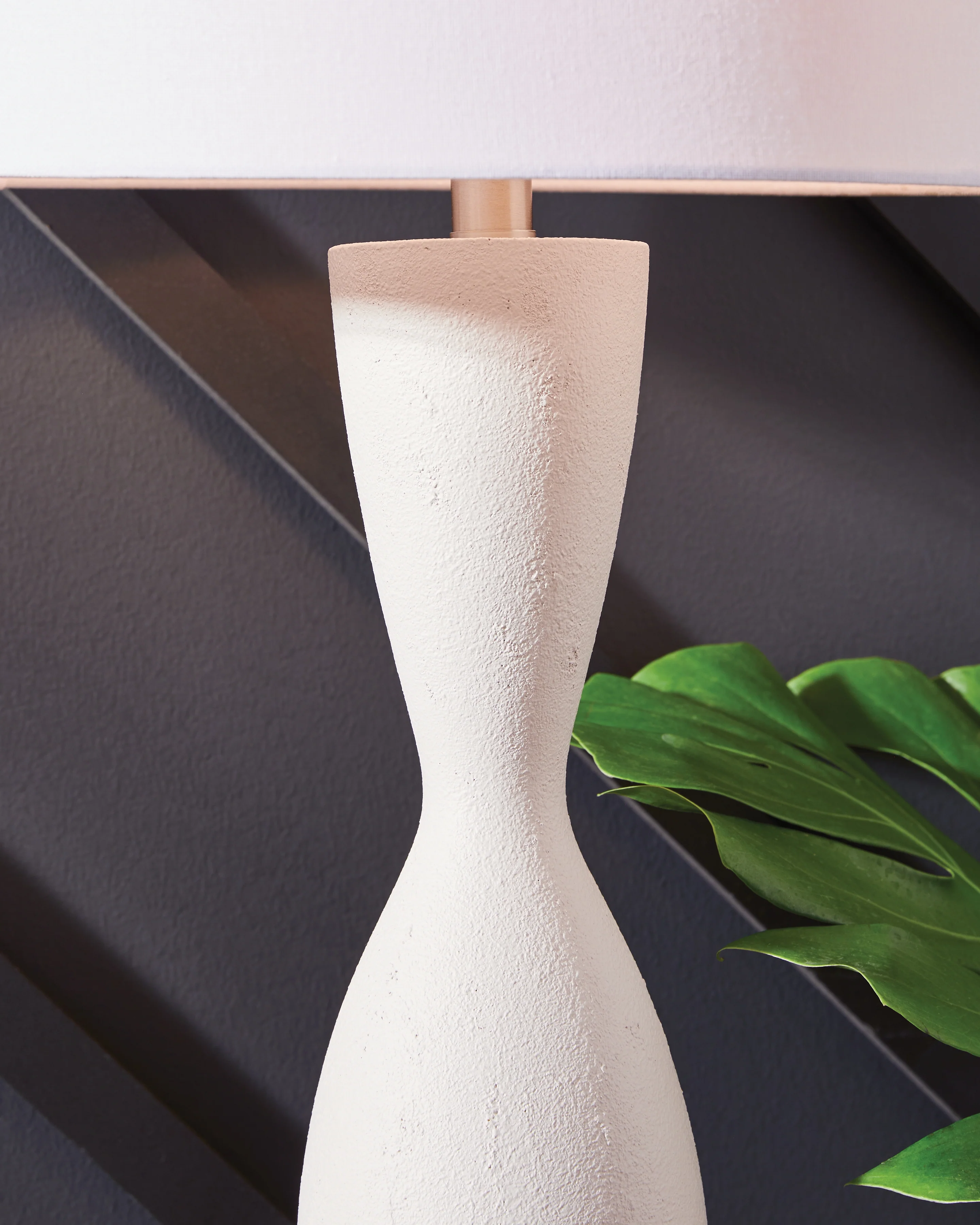 Davinford White Table Lamp - Image 3