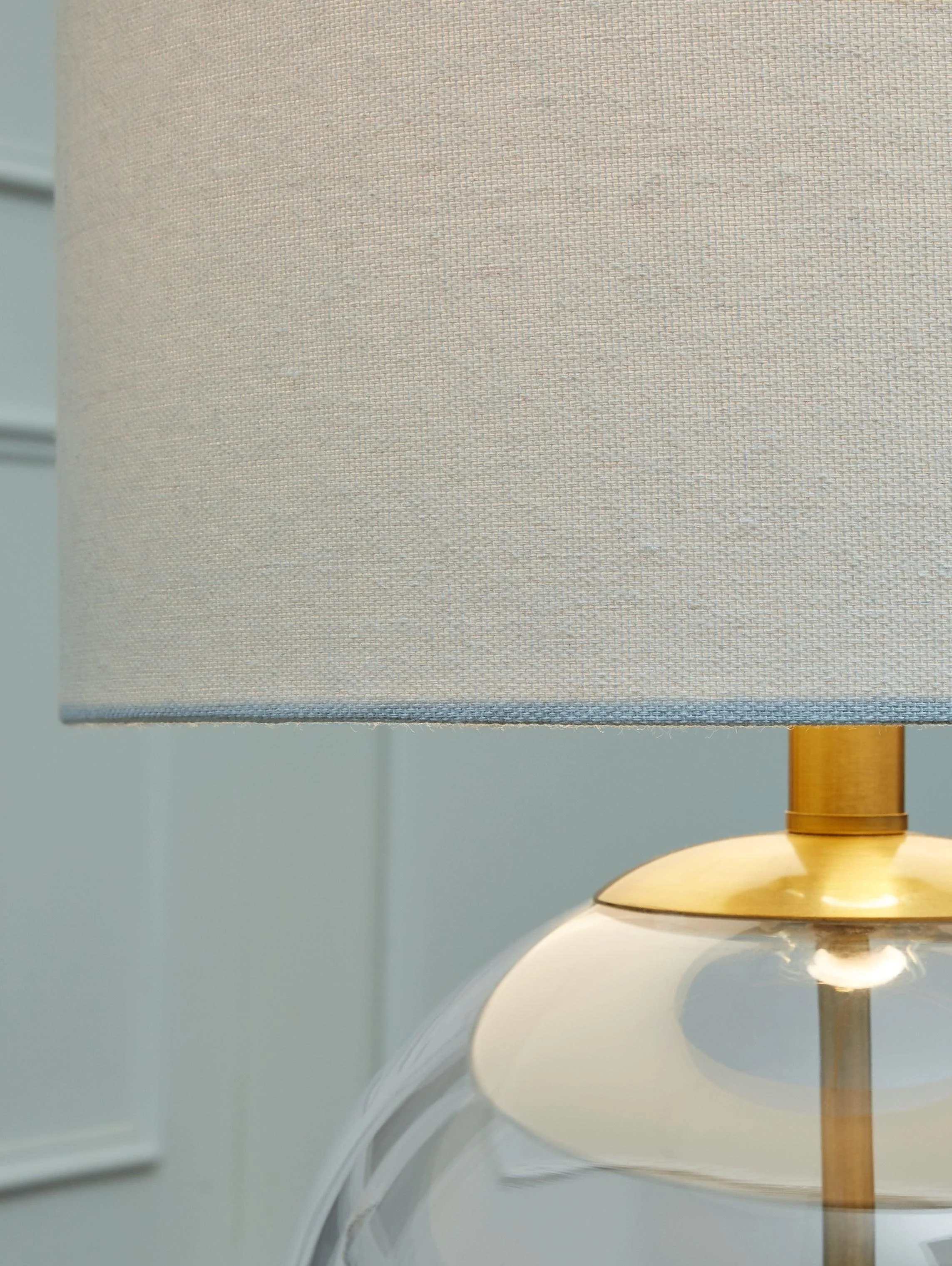 Samder Clear Brass Finish Table Lamp - Image 3