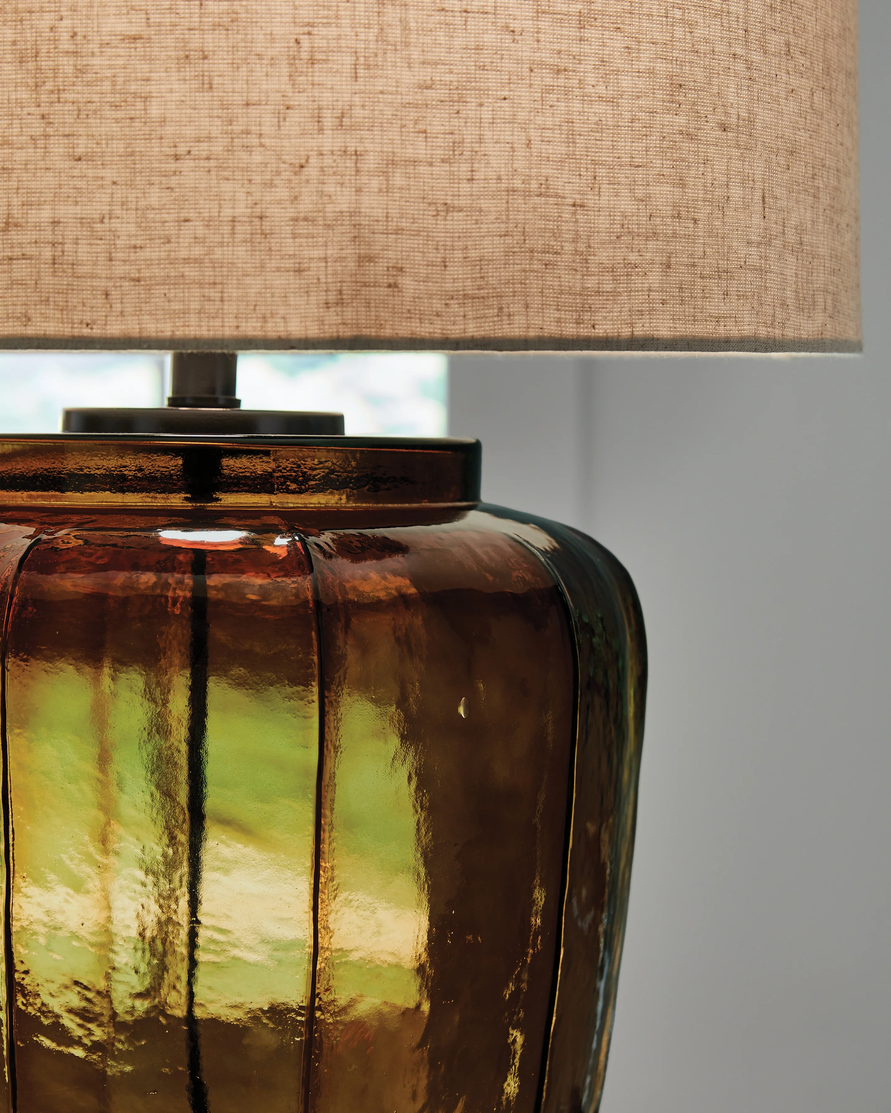 Bainmore Amber Table Lamp - Image 3