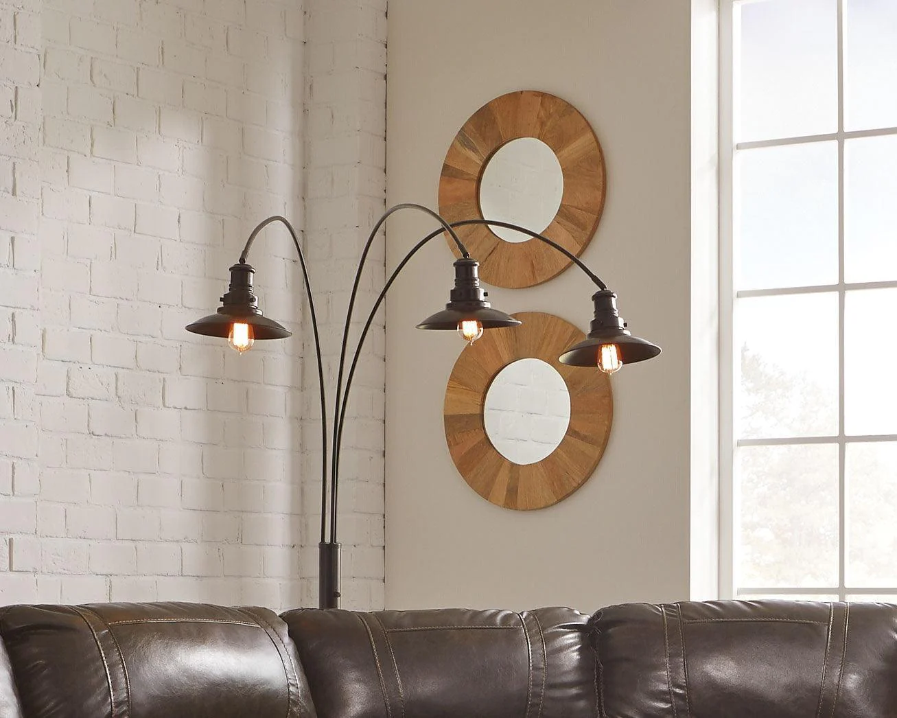 Sheriel Black Floor Lamp - Image 3