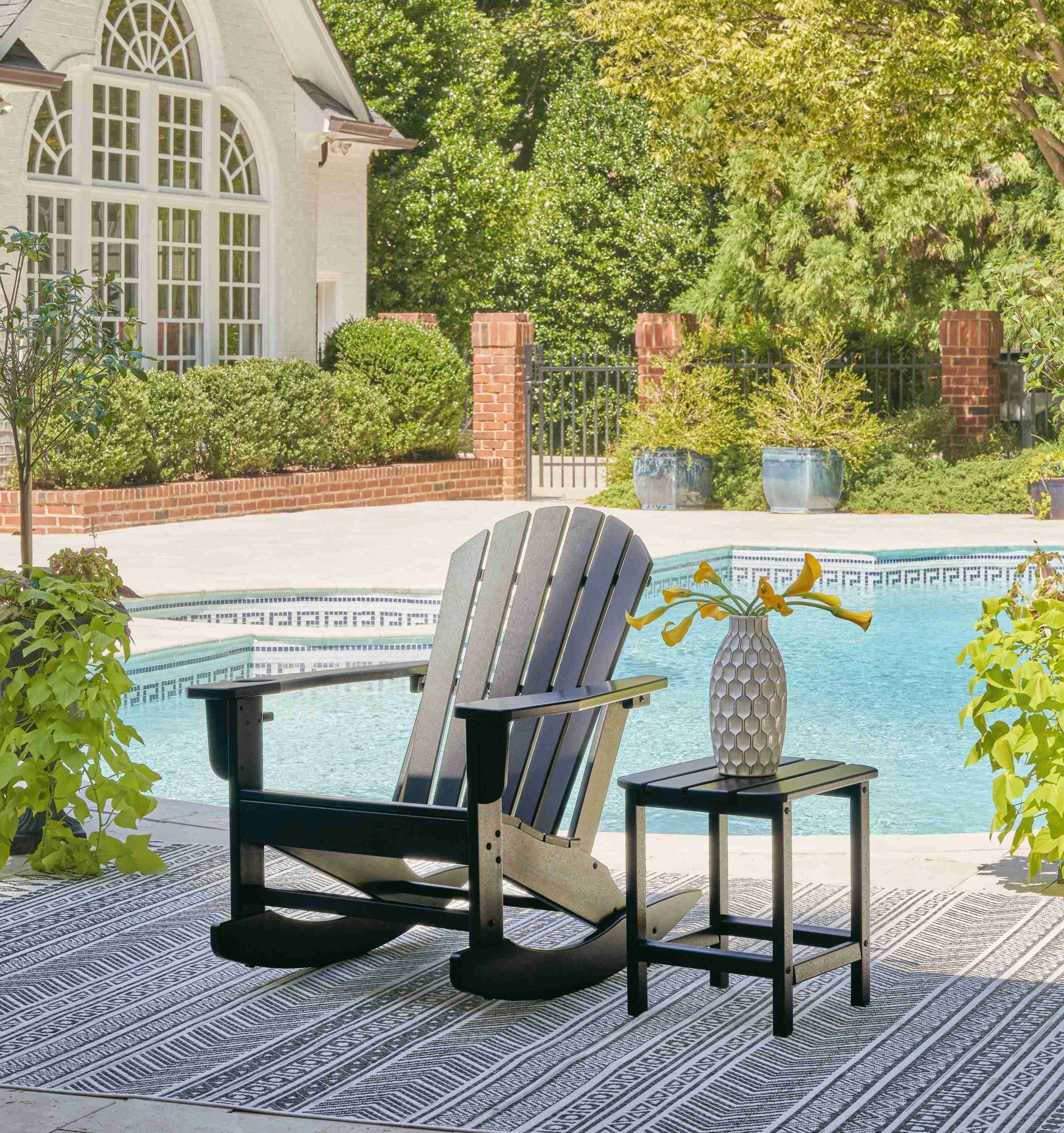 Sundown Black Treasure Outdoor Chair With End Table - Image 3