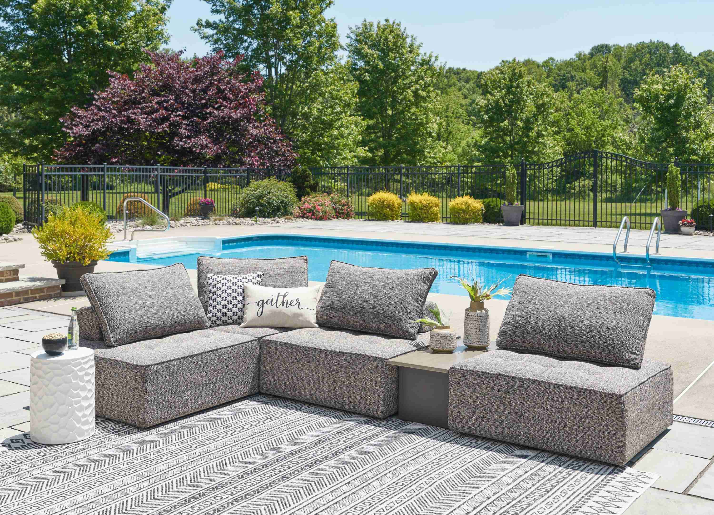 Bree Zee Brown 5-Piece Outdoor Sectional - Image 3