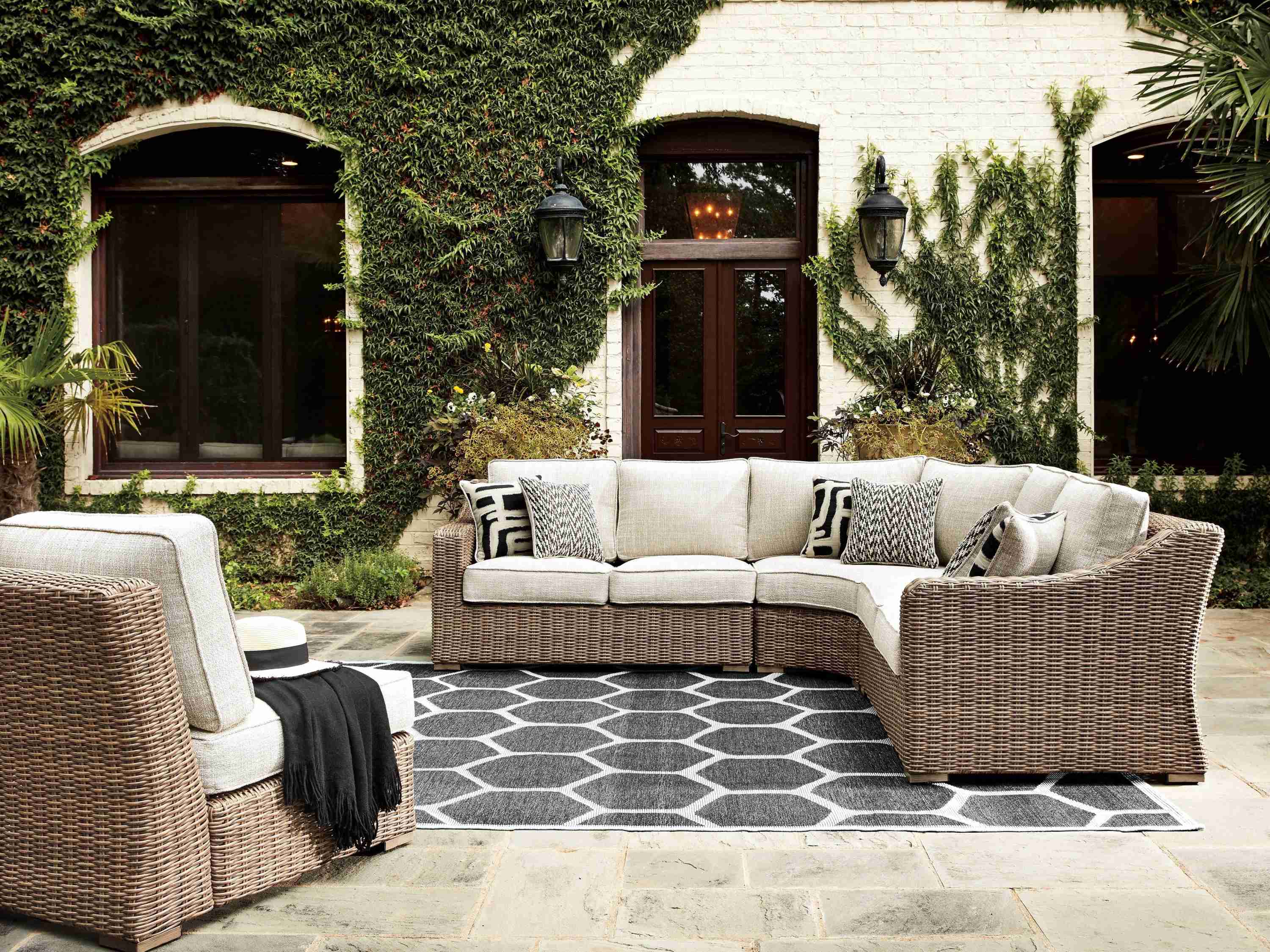 Beachcroft Beige 4-Piece Outdoor Seating Set - Image 3
