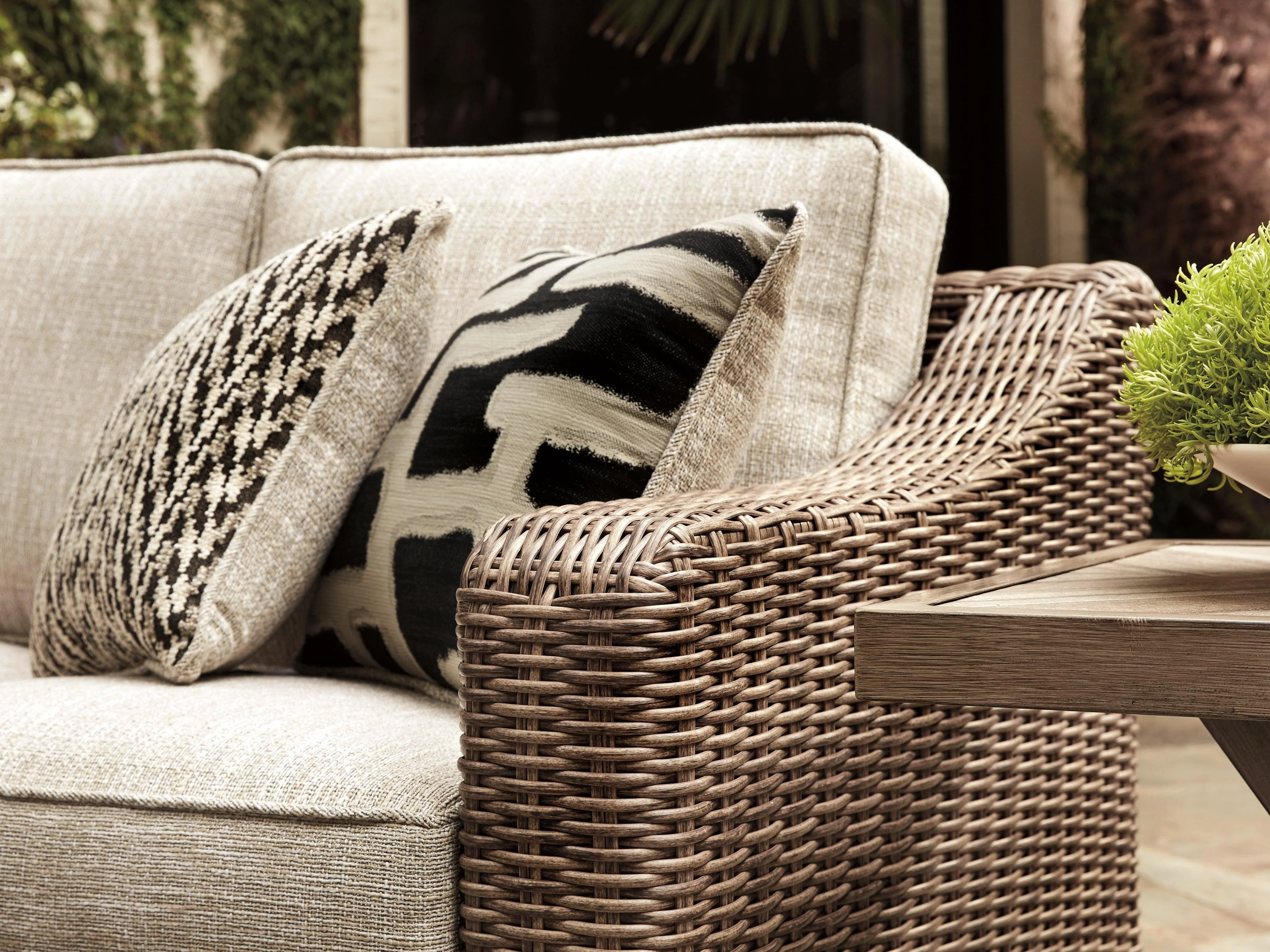 Beachcroft Beige 5-Piece Outdoor Sectional With Coffee Table - Image 3