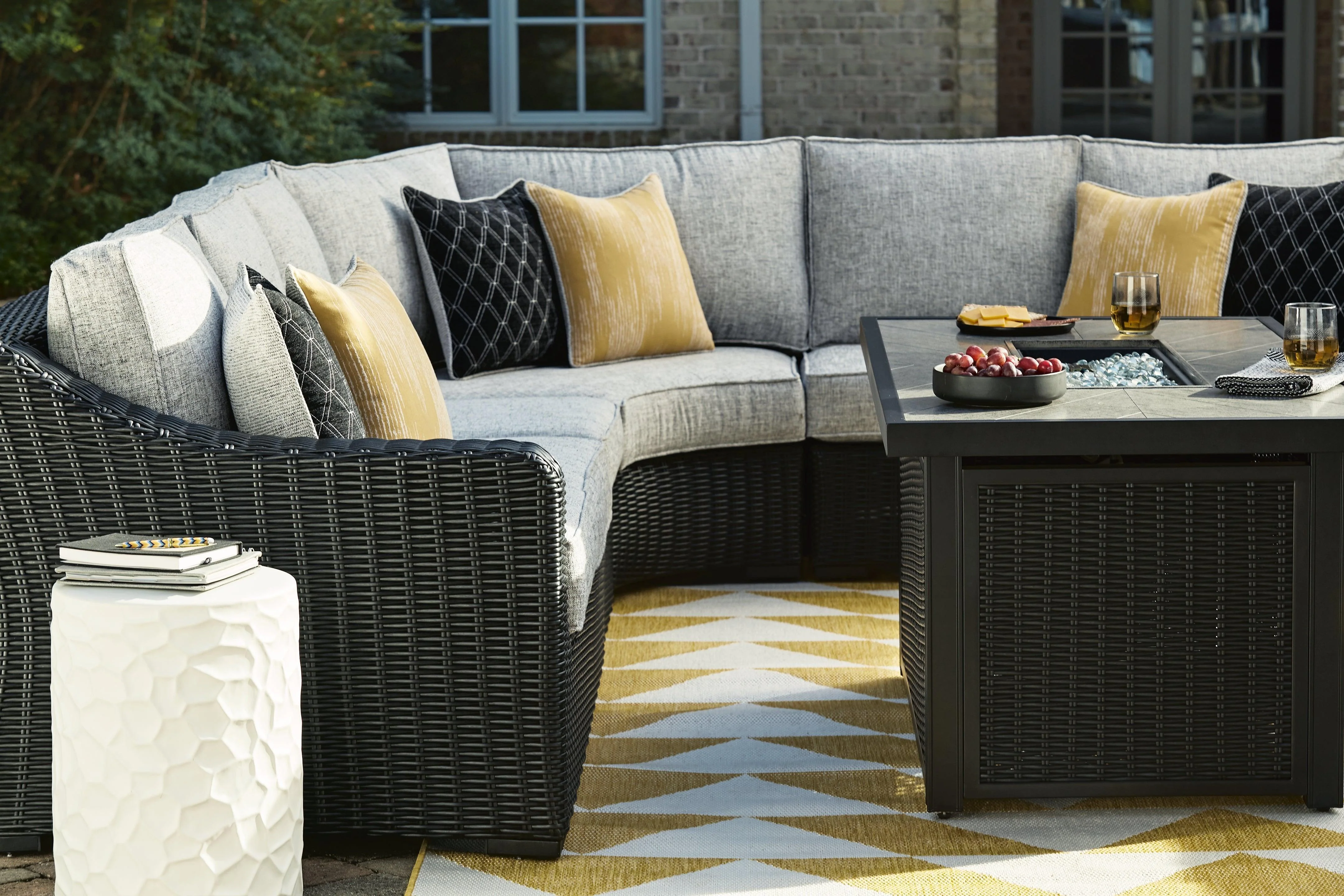 Beachcroft Black 3-Piece Outdoor Sectional - Image 3