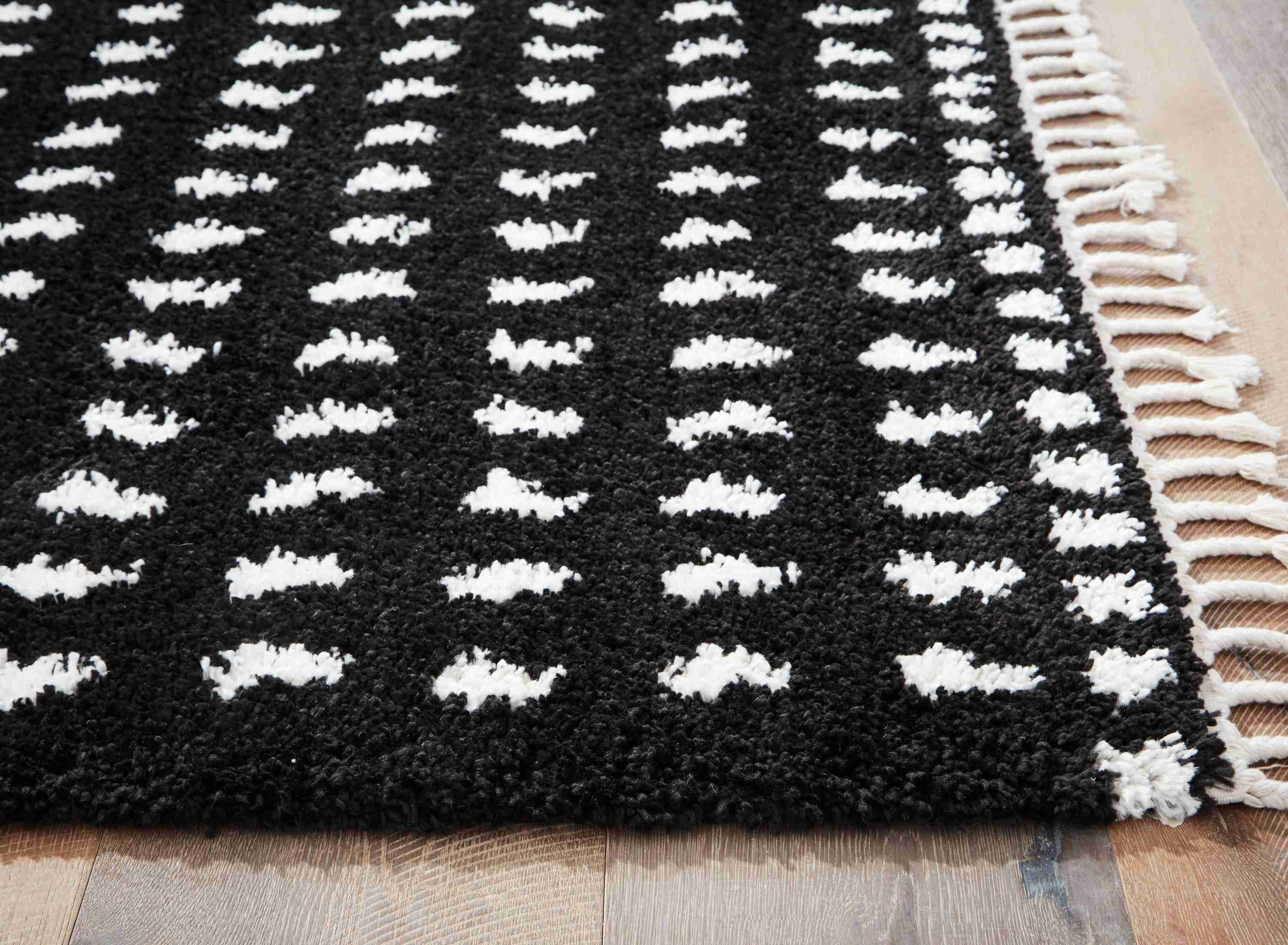 Minston Black White 5' X 7' Rug - Image 3
